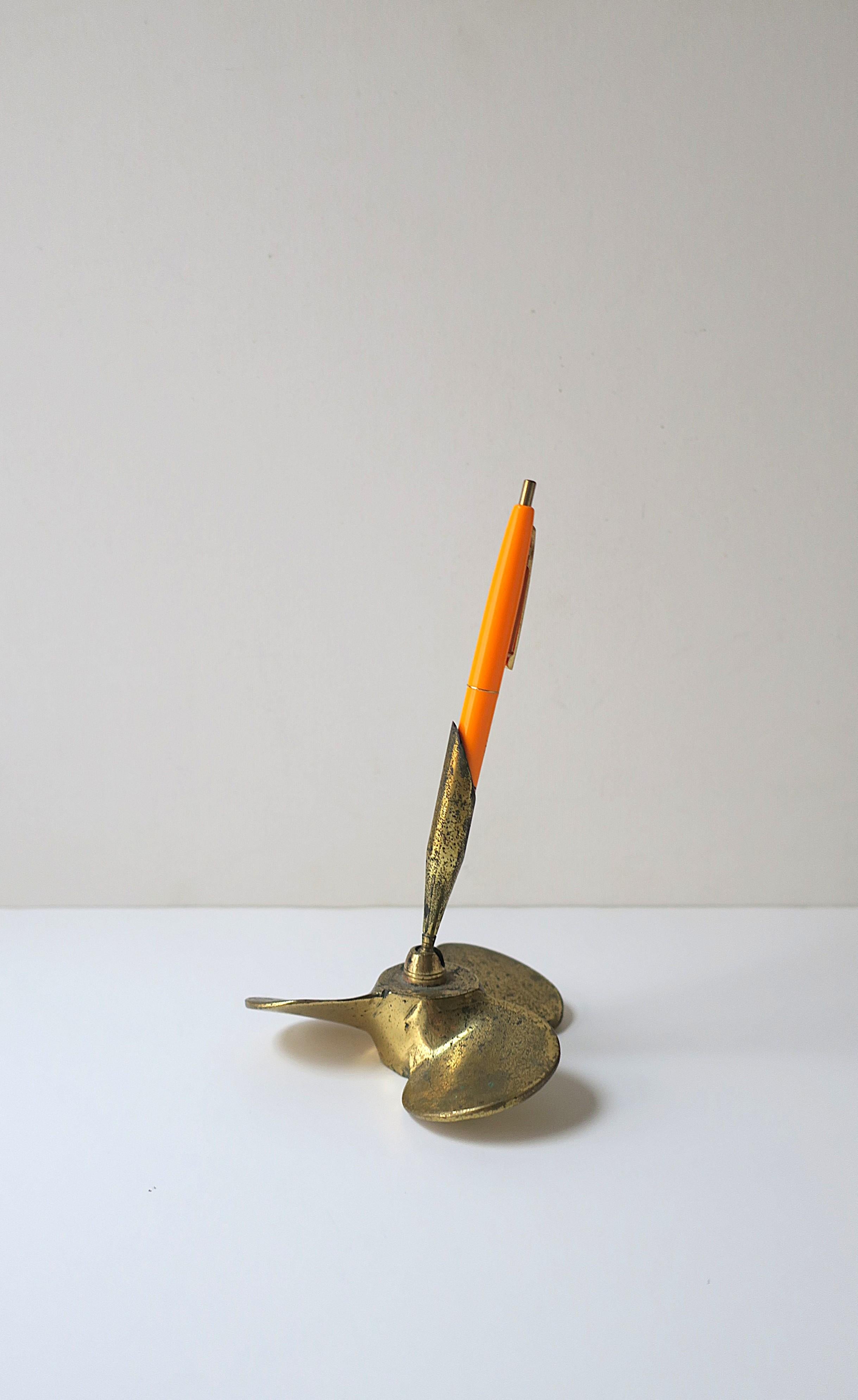Propeller-Stifthalter aus Messing im Angebot 3