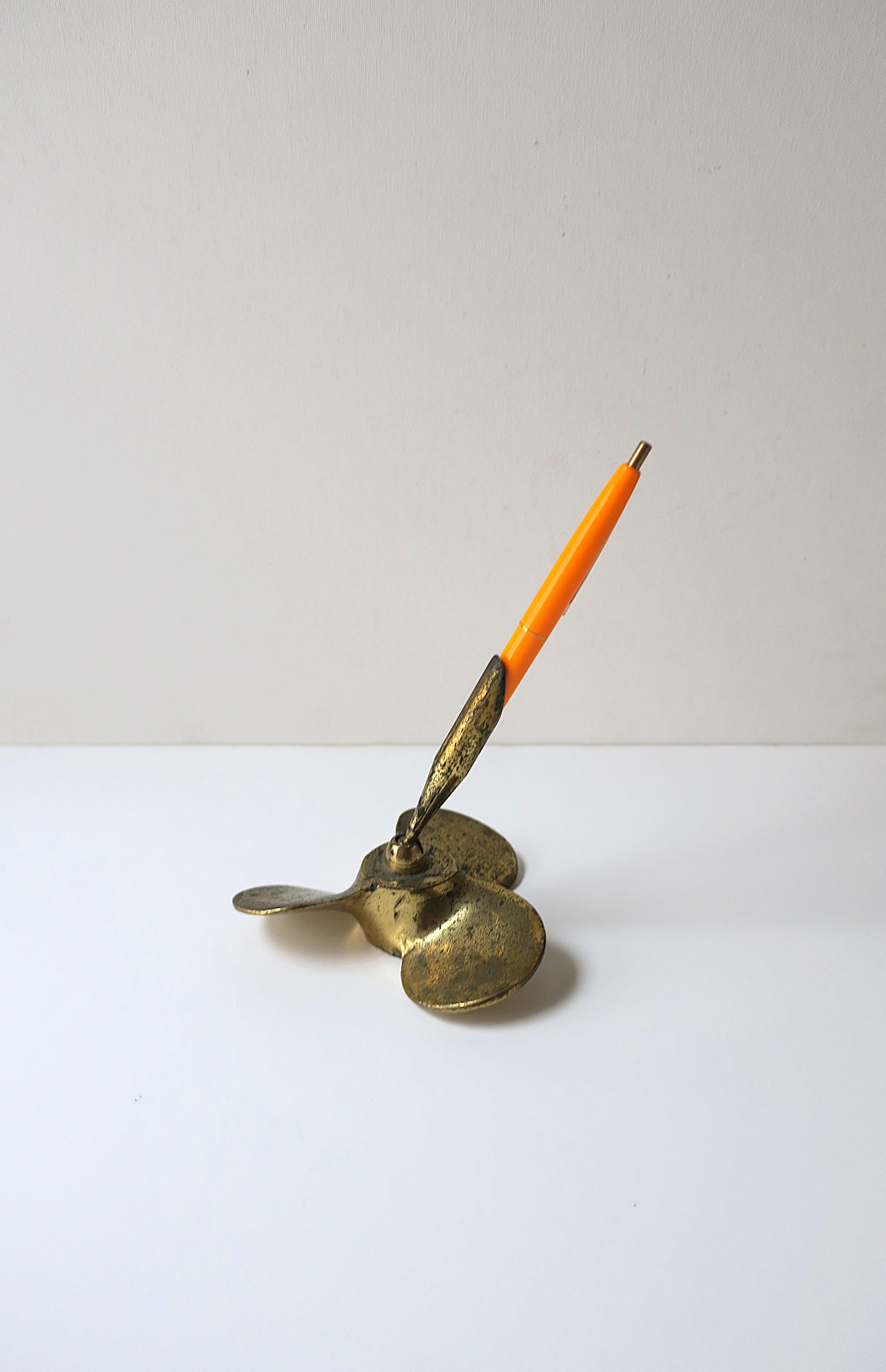 Propeller-Stifthalter aus Messing im Angebot 4