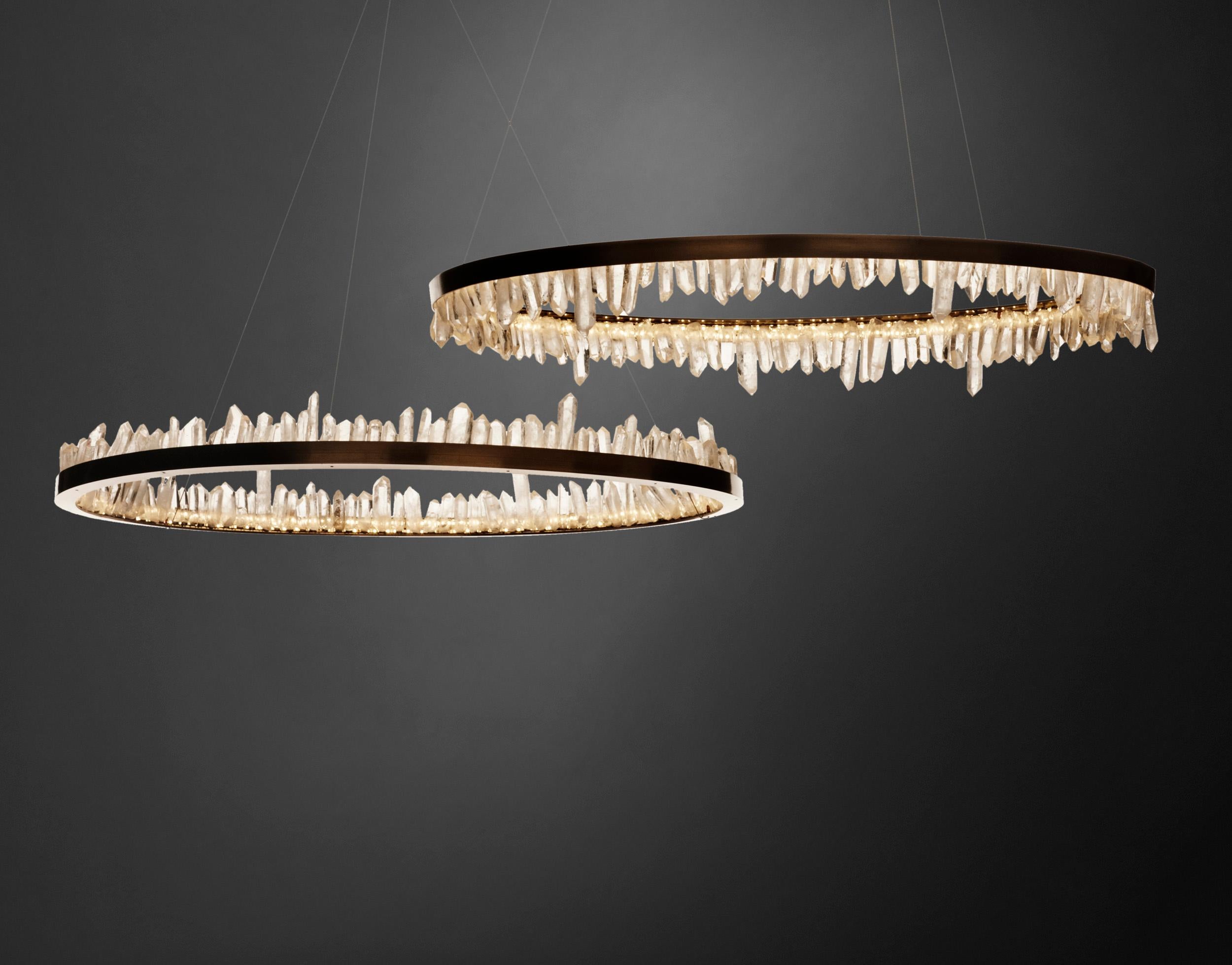 Scultura luminosa in ottone e quarzo - Prometheus I di Christopher Boots.

Prometeo rubò il fuoco agli dei dell'Olimpo e lo donò all'umanità.
Più che i mezzi per la sopravvivenza - luce e tecnologia - il dono di Prometeo rappresentava il potenziale