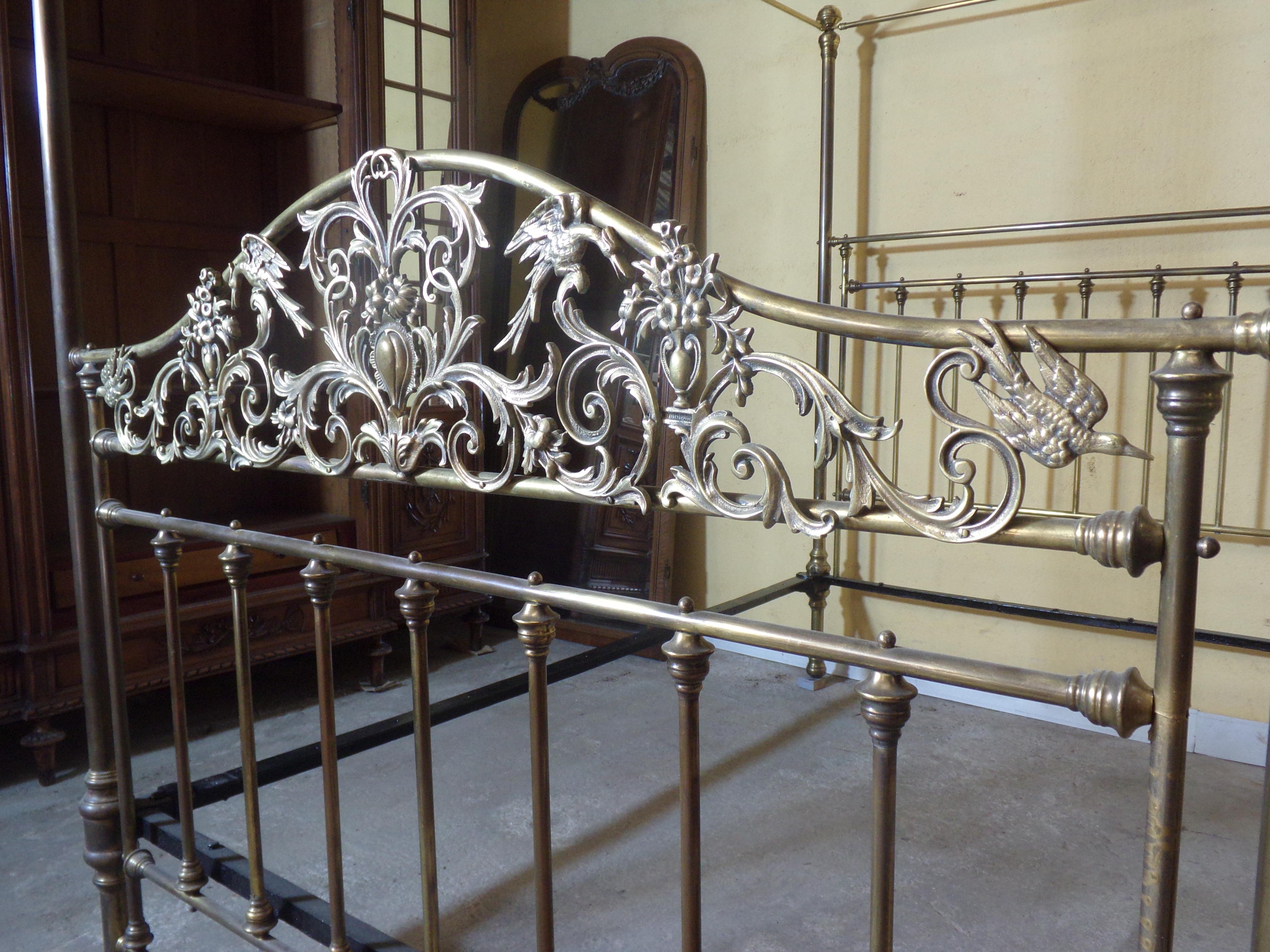 A beautiful all original Queen Size Victorian Four Poster bed beds like this are now very hard to find this example has fine castings of foliage and exotic birds on the footboard.
size
Width 60