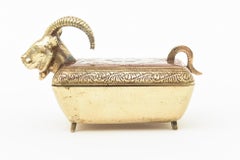 Scatola con cerniera a testa d'ariete in ottone con smalto rosso marrone borgogna e disegno nero anni '50