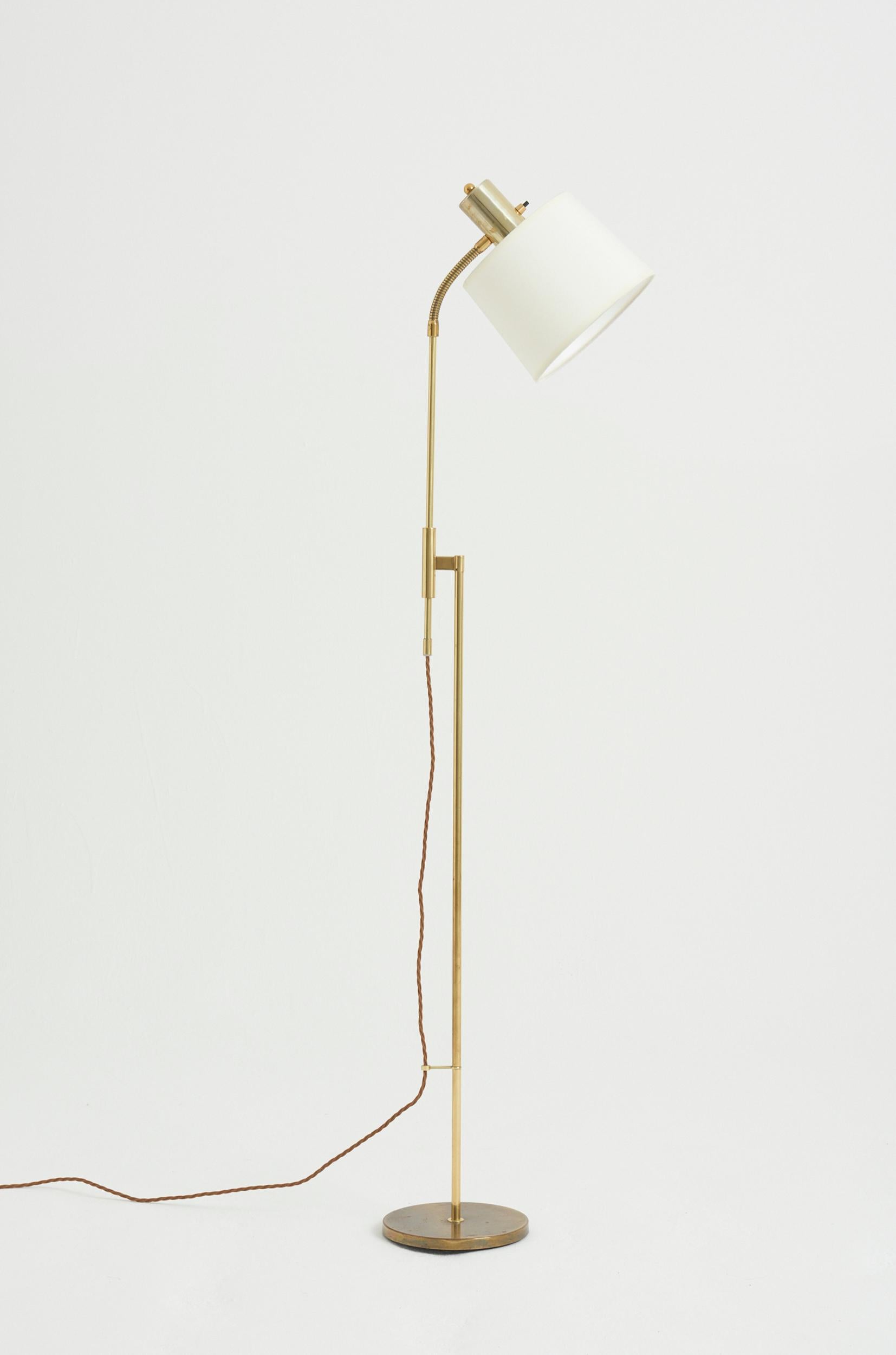 A brass telescopic reading floor lamp
Sweden, mid 20th Century
137 cm high by 20.5 cm wide by 42 cm depth