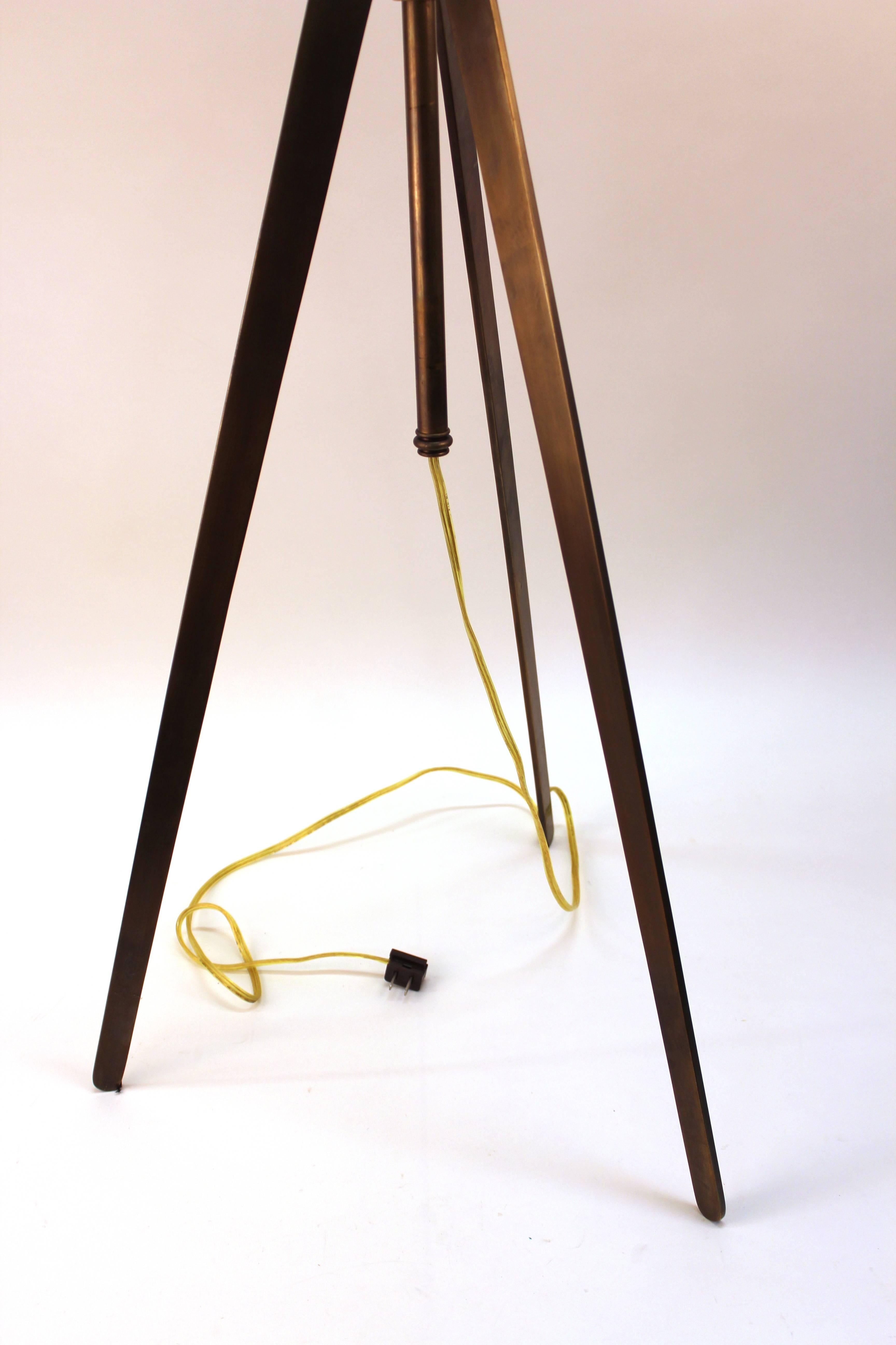 Brass Reading Lamp with Tripod Base 6