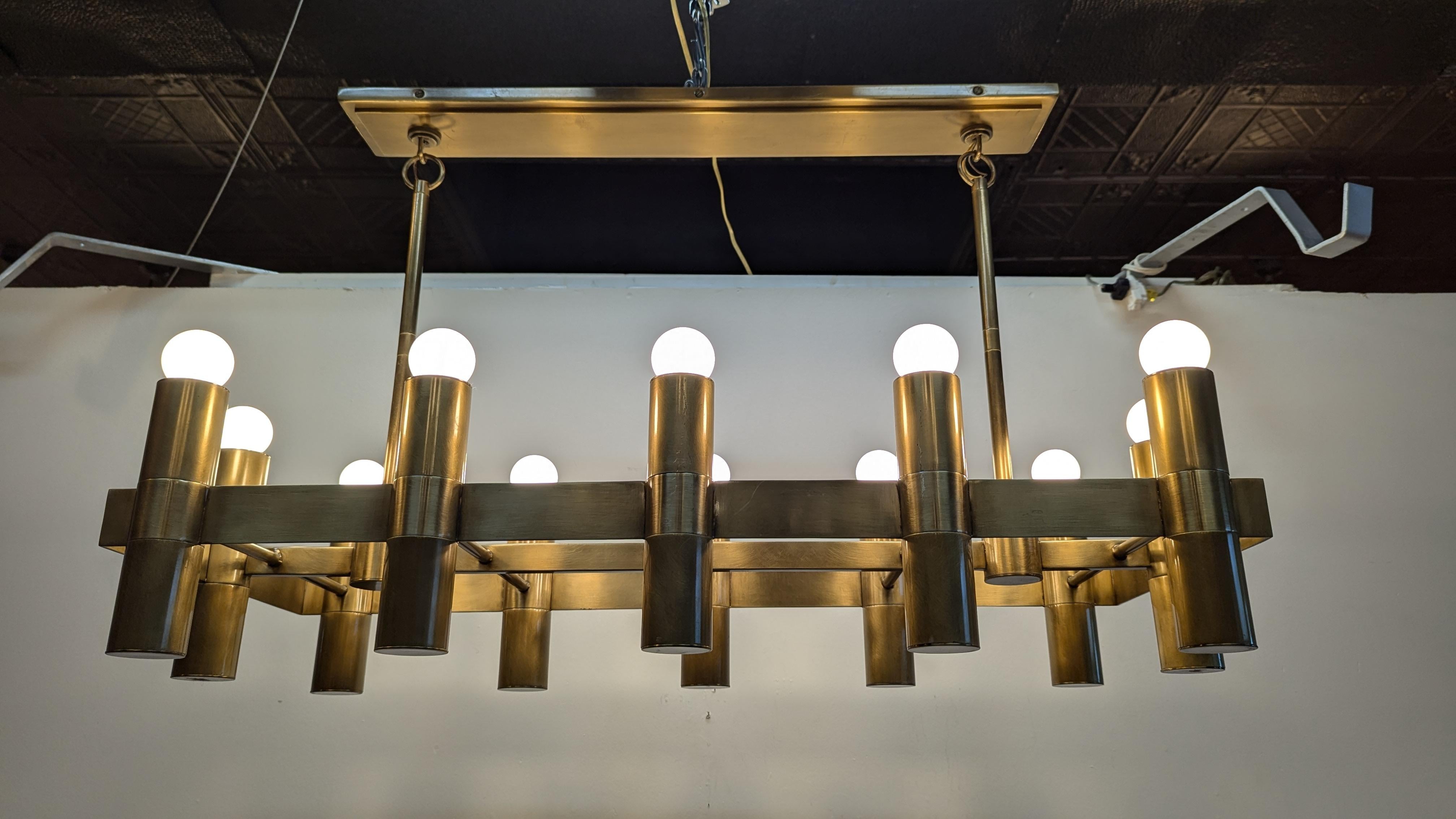 Lampadario rettangolare a dodici luci in ottone in vendita 4