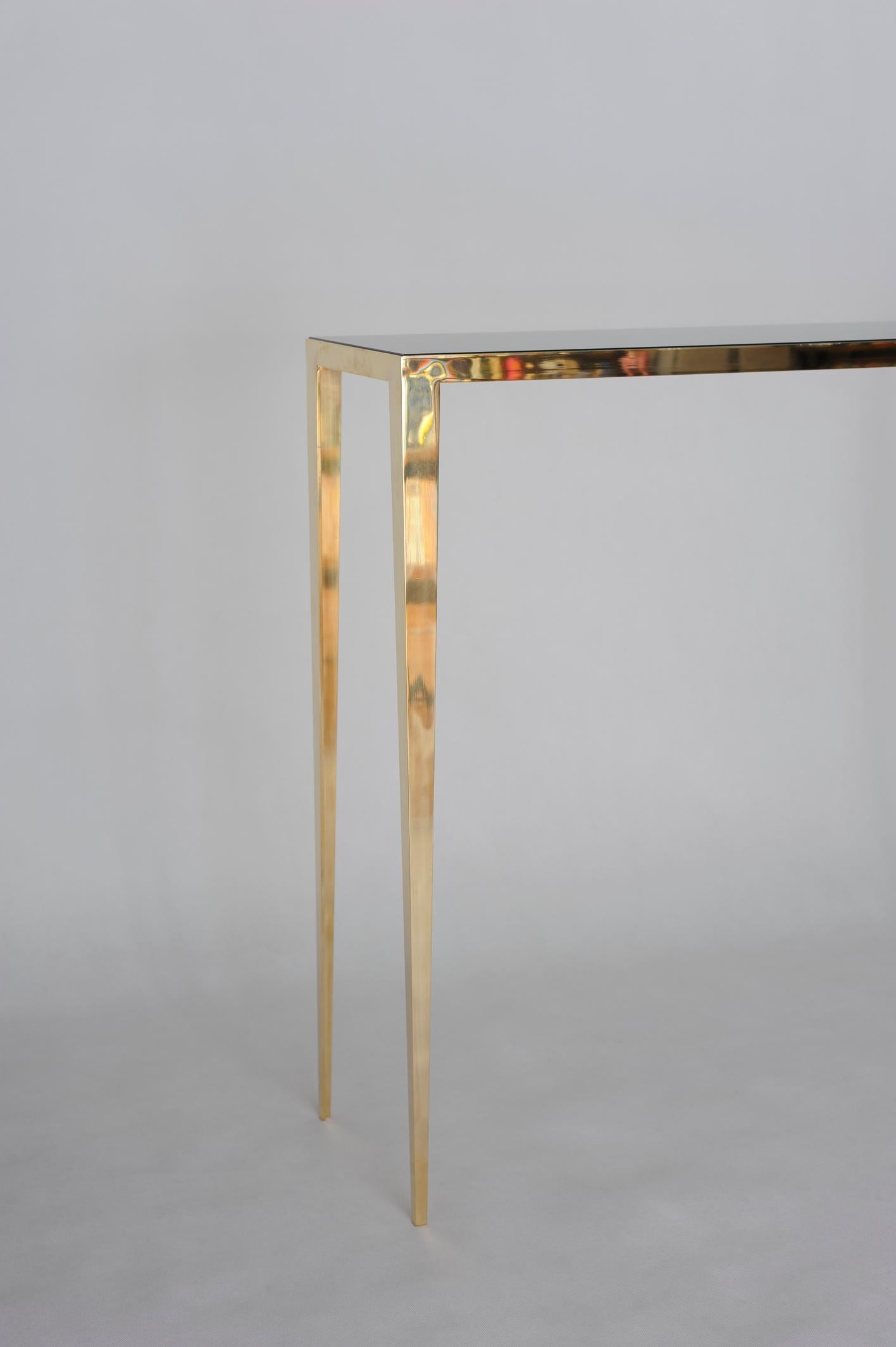 Brass refined console signed by Lukasz Friedrich
Console table, 2020
Materials: Brass, lacquered glass
Finish: Polished brass
Dimensions: D 30 cm, L 110 cm, H 79 cm
This piece can be customized
Other finishes tops and dimensions on
