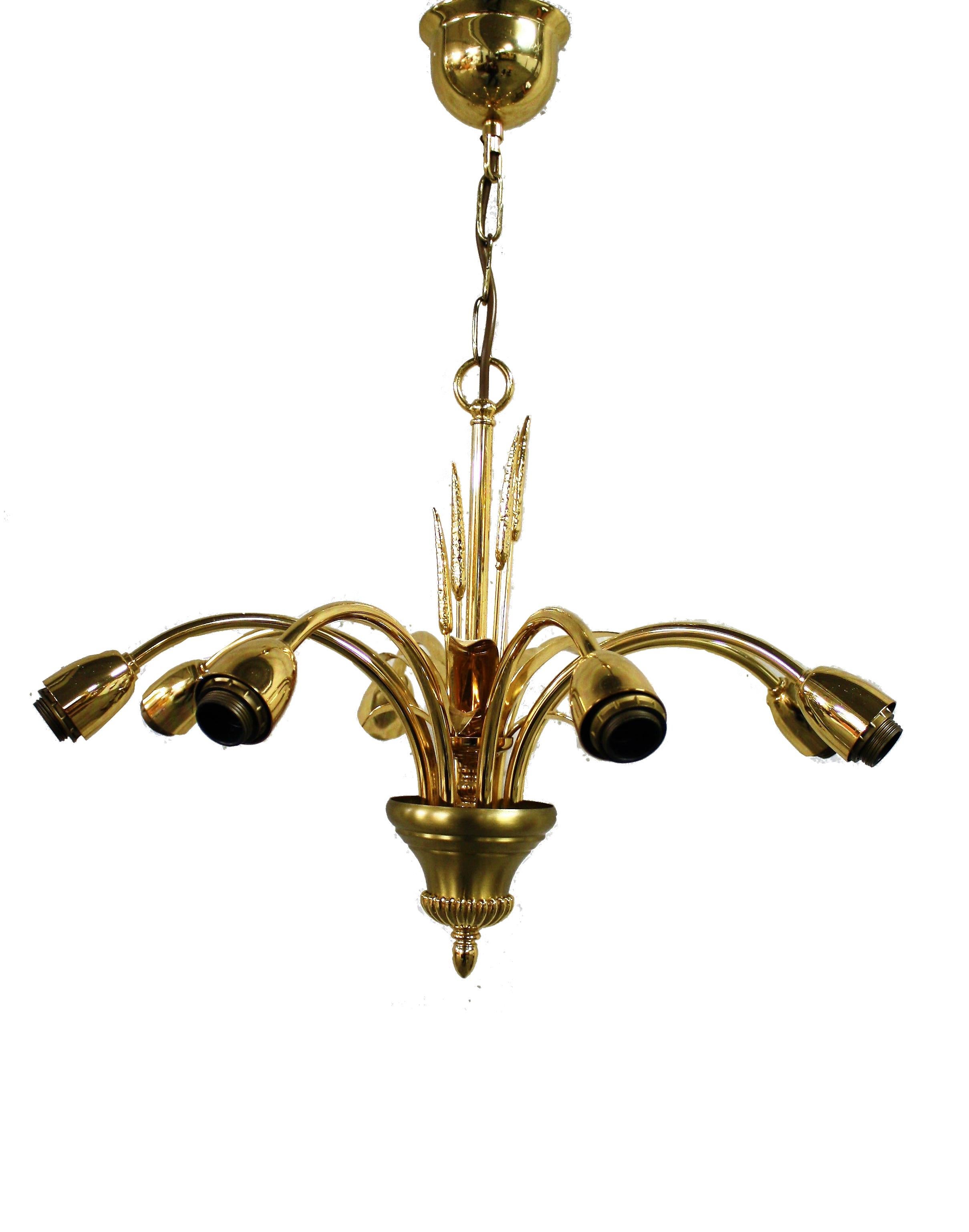 Charming regency chandelier with eight lightpoints.

This vintage chandelier is made from brass and respresents a vase with wheat and leaves.

It comes with flower shaped shades made from shell.

Tested and ready to use. This chandelier is to