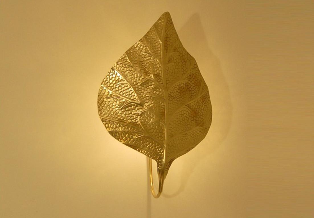 Mid-Century moderno Scontrino in ottone con foglie di rabarbaro in vendita