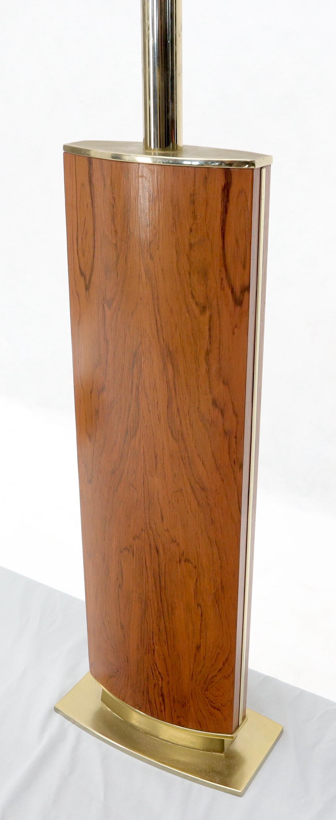Mid-Century Modern Brass and Rosewood Boat Shape Base Table Lamp For Sale
