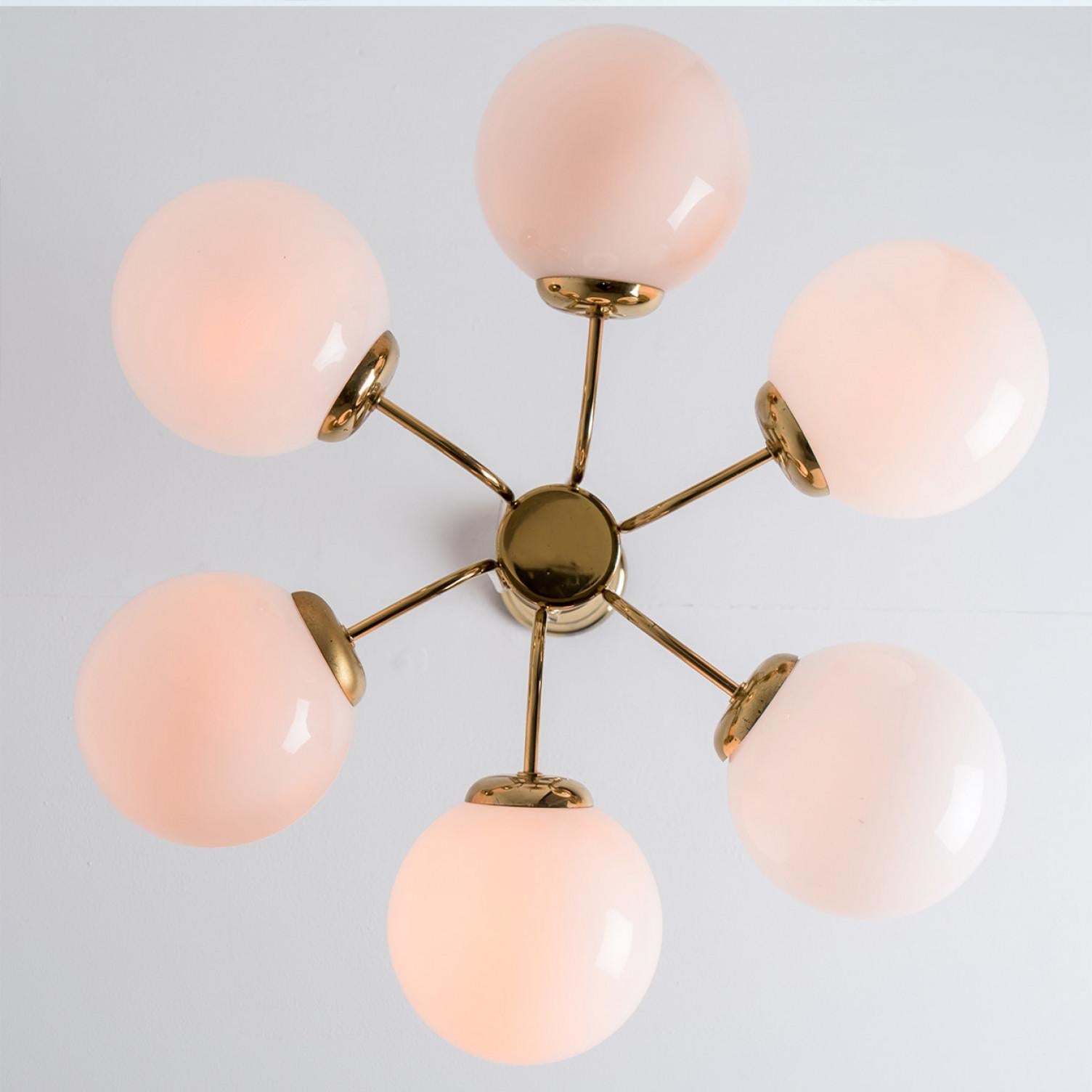 Tedesco Lampadario rotondo in ottone, Limburg, anni '70 in vendita