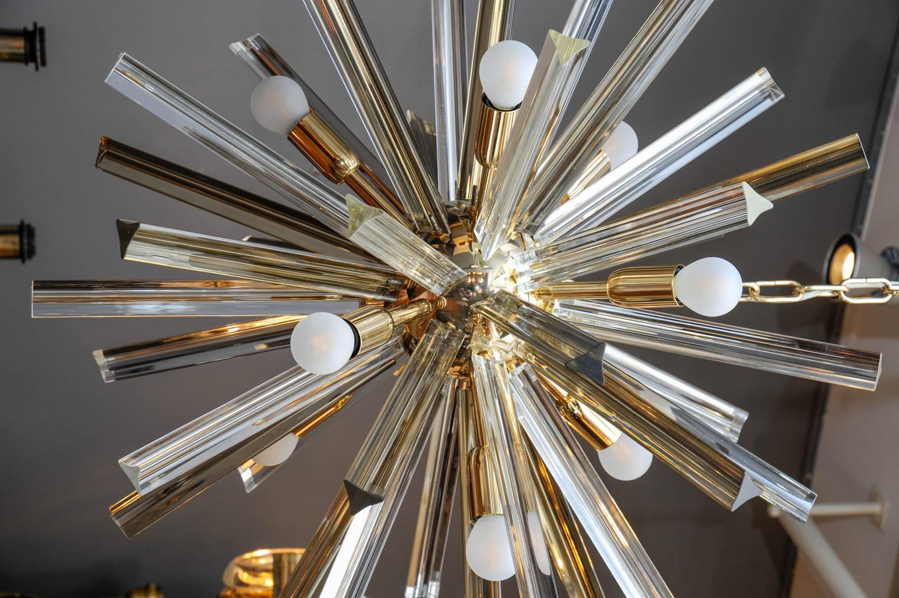 Italian Brass Round Chandelier with Triedre Murano Glass Spikes