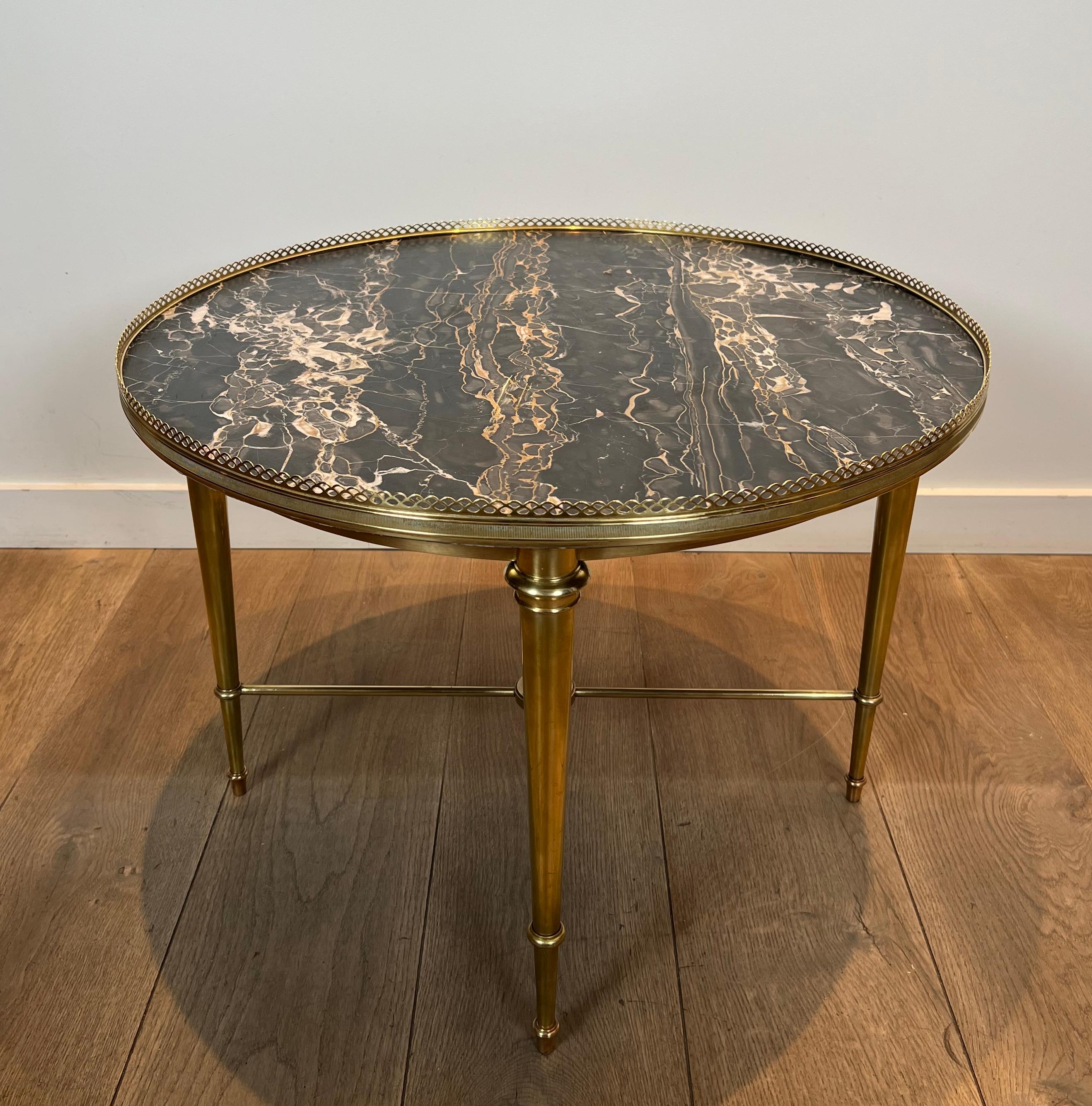 Neoclassical Brass Round Coffee Table with Marble Top by Maison Ramsay For Sale