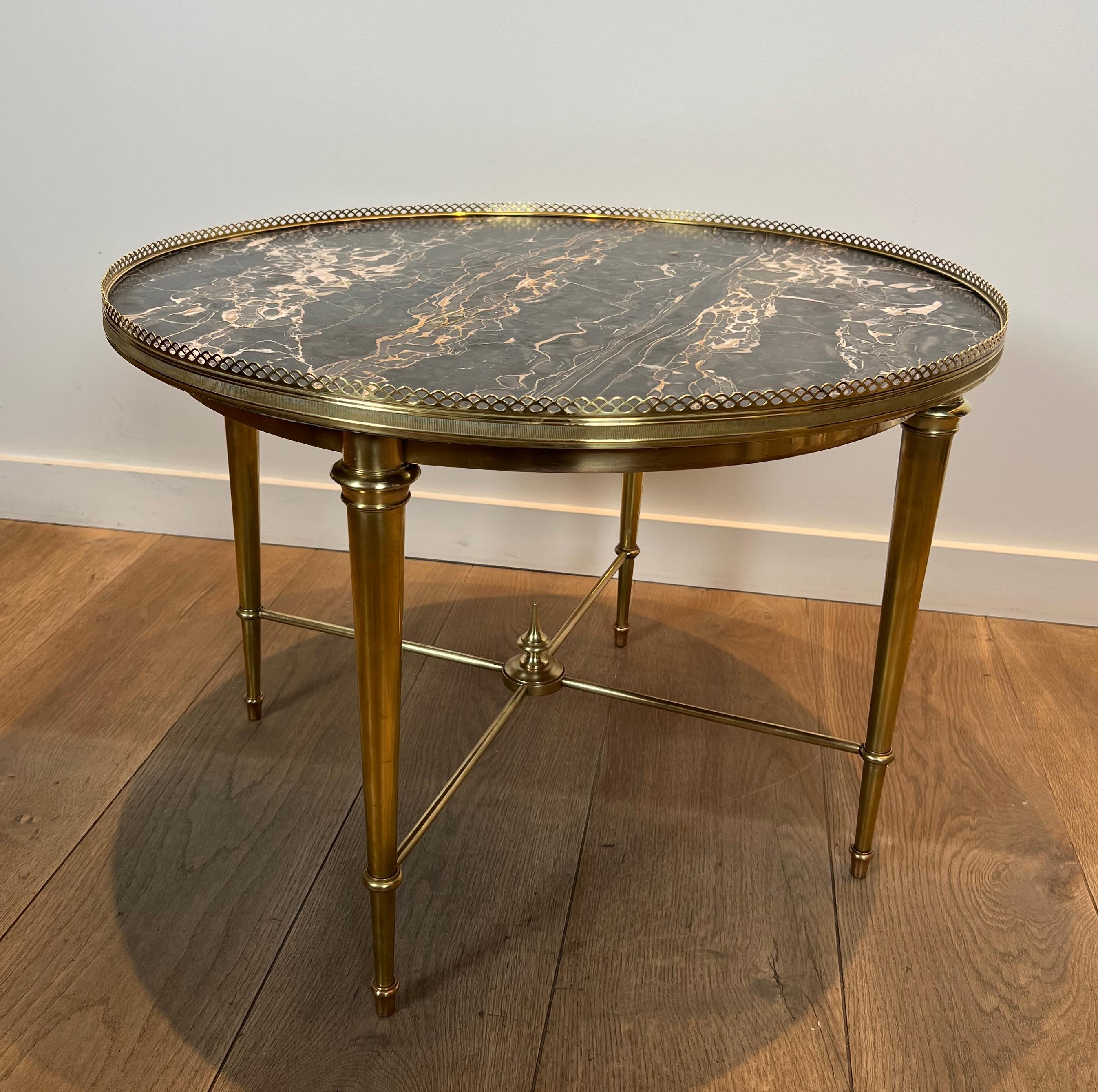 French Brass Round Coffee Table with Marble Top by Maison Ramsay For Sale