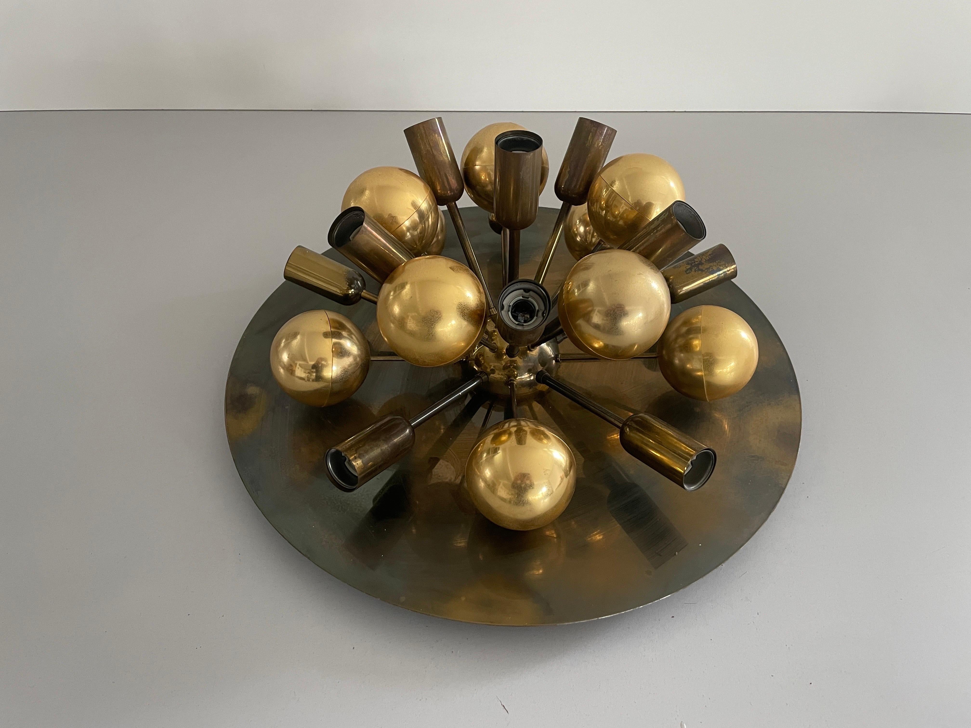 Plafonnier atomique en laiton de Cosack, 1970, Allemagne

Conçu et fabriqué pour Gebrüder Cosack.

Rare Minimalist design flushmount


La lampe est en très bon état. Aucun dommage, aucune fissure.
Usure correspondant à l'âge et à l'usage.
Cette