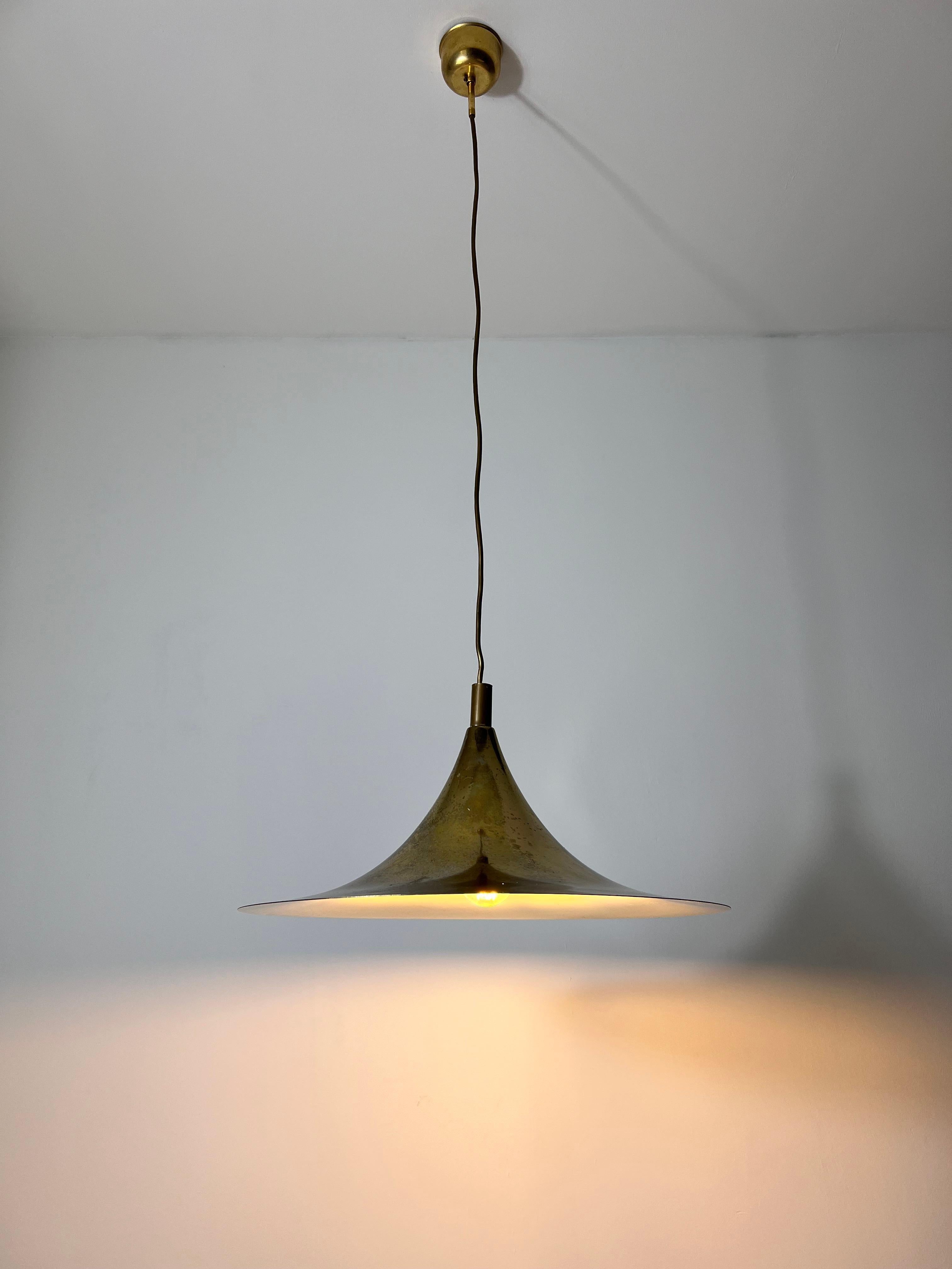 Lampada a sospensione rotonda in ottone di Fog & Mørup, anni '70 in vendita 2