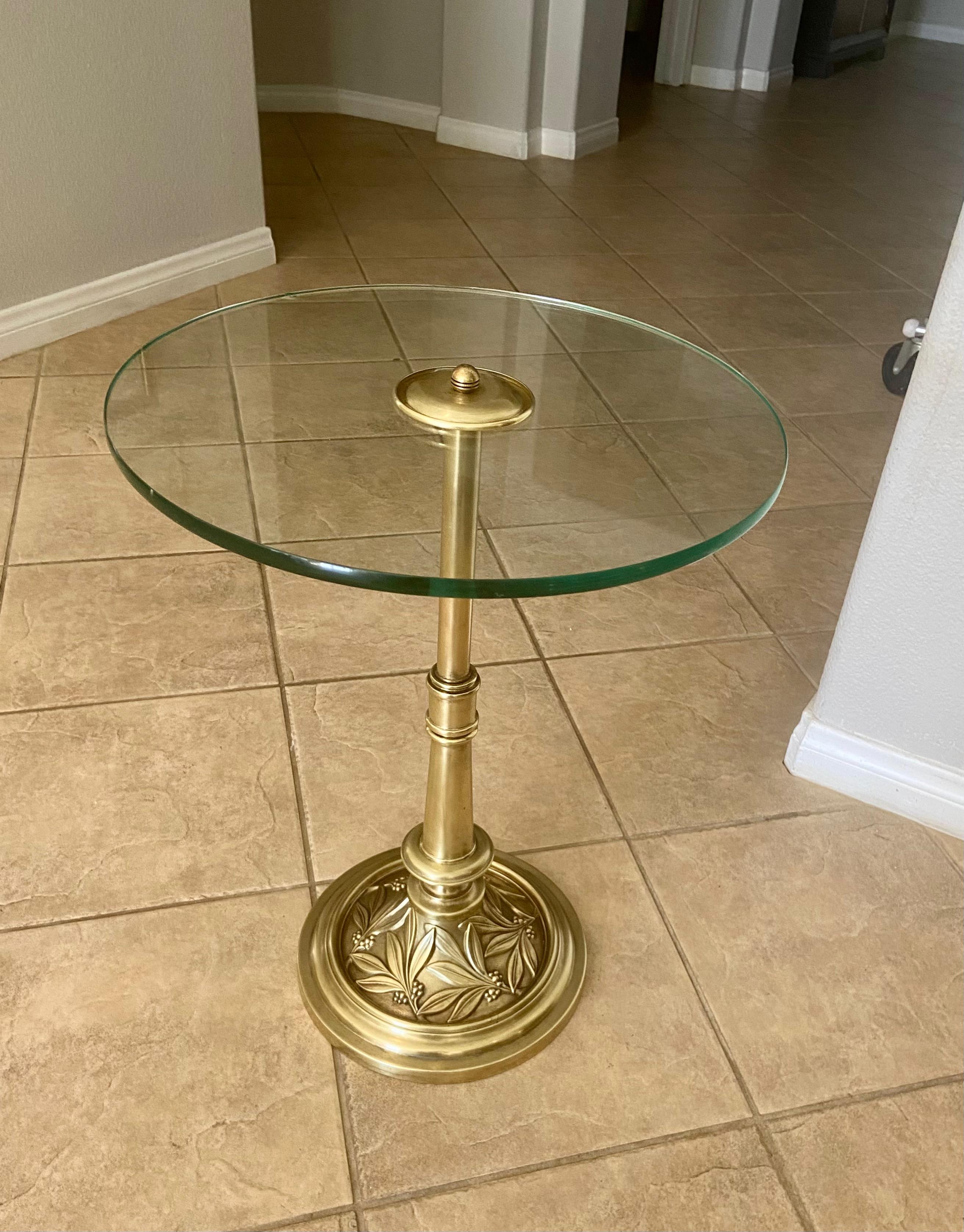 Brass Round Side End Table In Good Condition For Sale In Palm Springs, CA