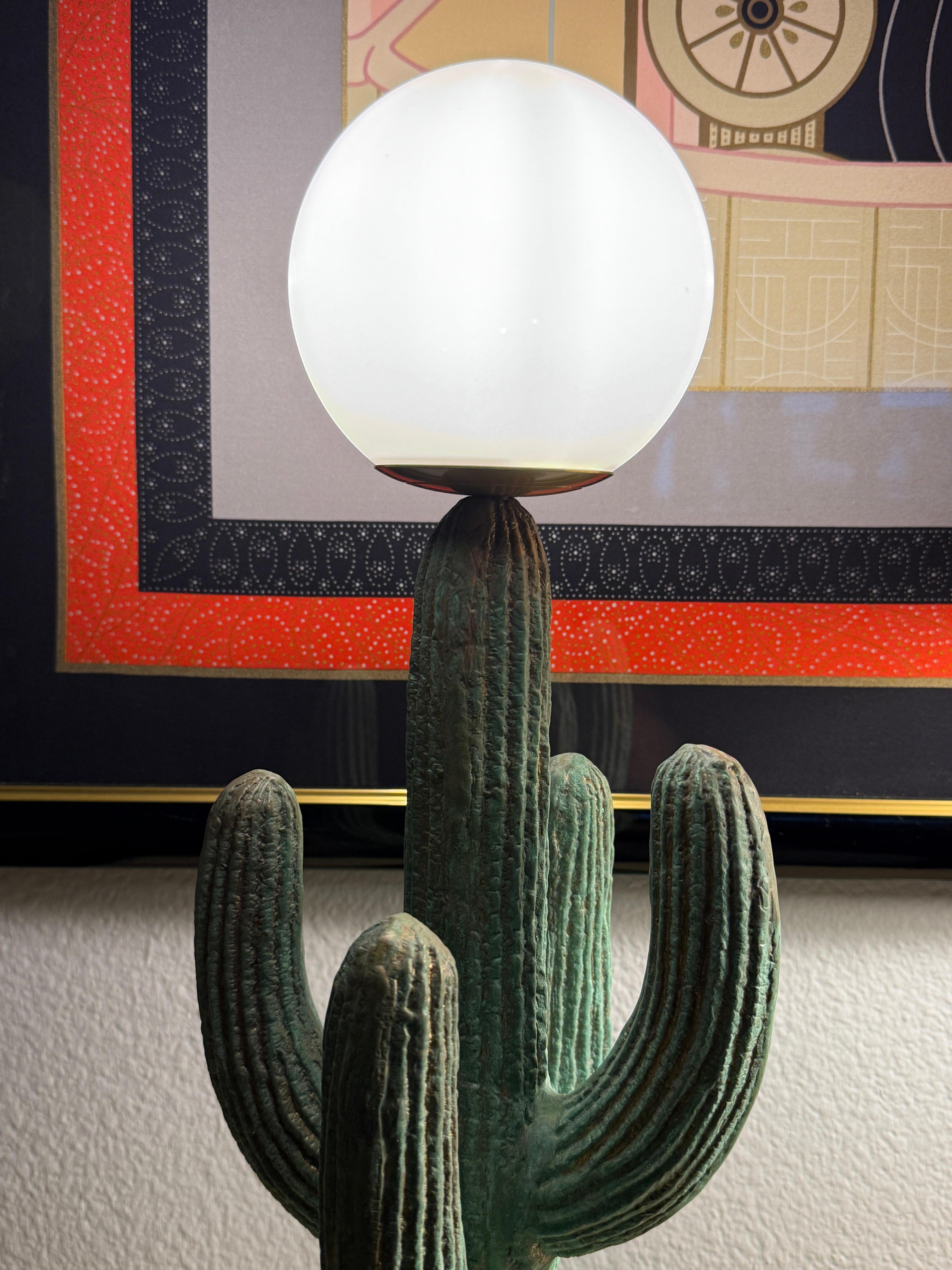 Hollywood Regency Lampada a cactus Saguaro in ottone in vendita