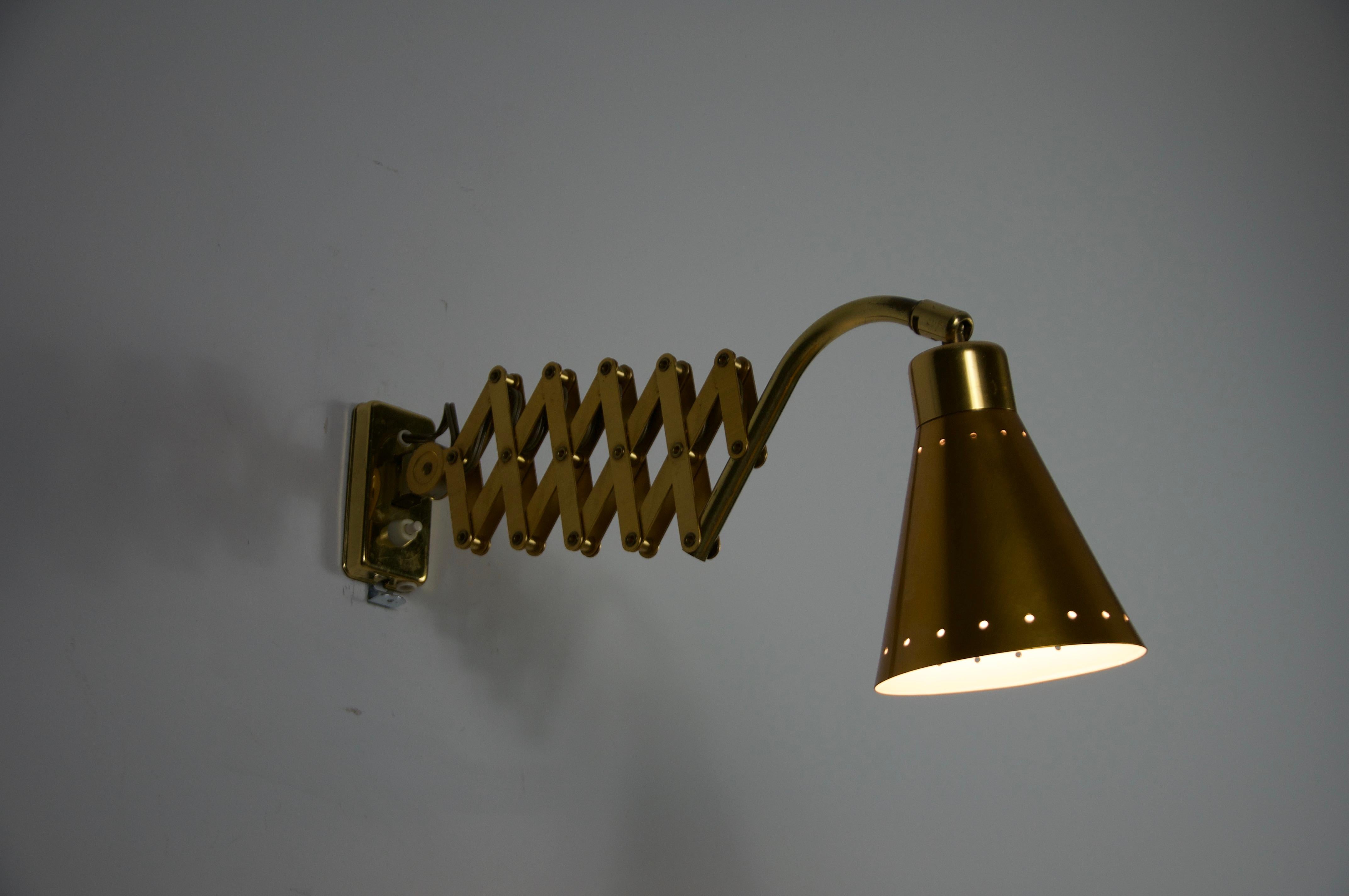 Lampada da parete a forbice in ottone, Germania, anni '70 in vendita 5