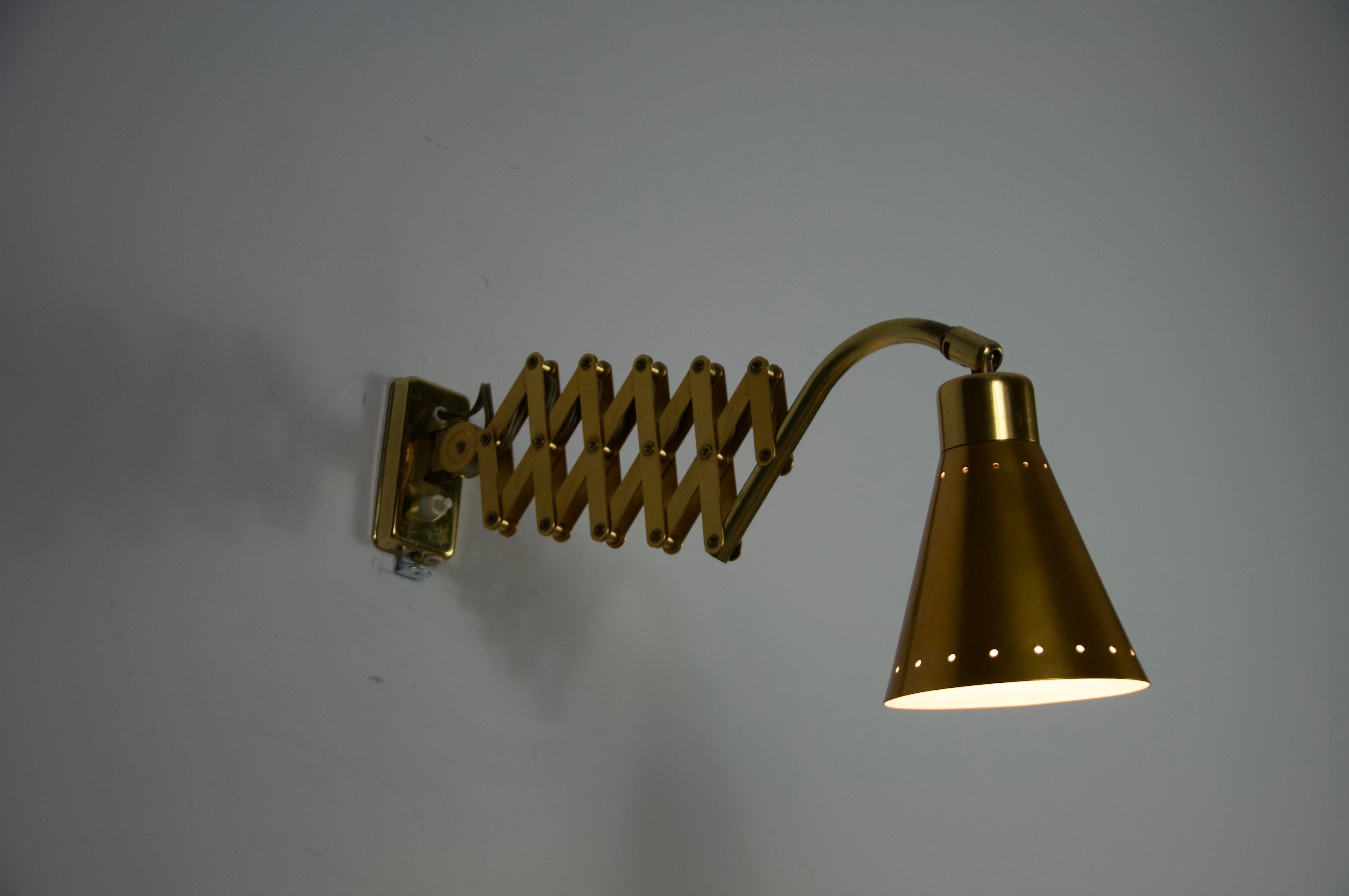 Lampada da parete a forbice in ottone, Germania, anni '70 in vendita 6