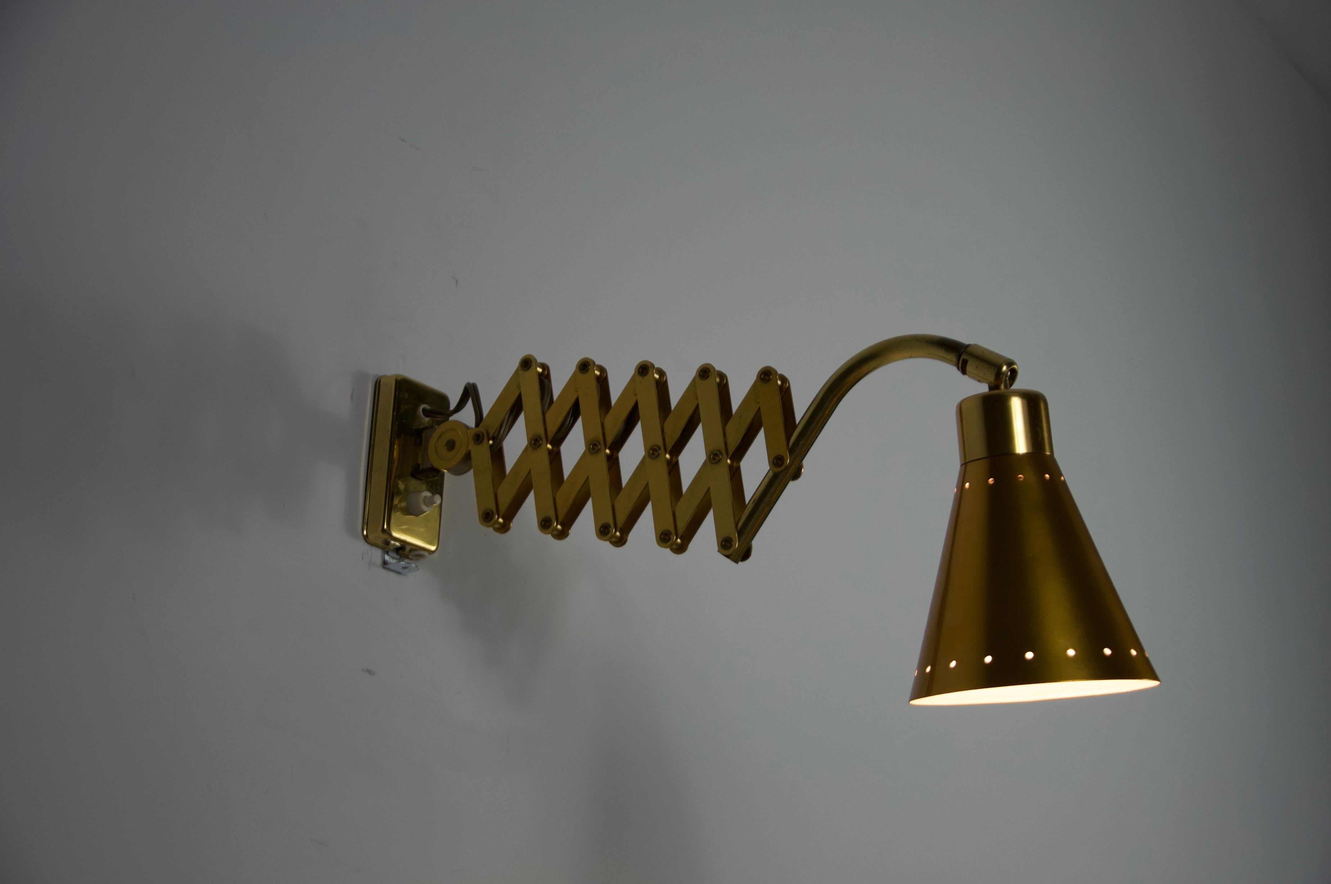 Lampada da parete a forbice in ottone, Germania, anni '70 in vendita 7