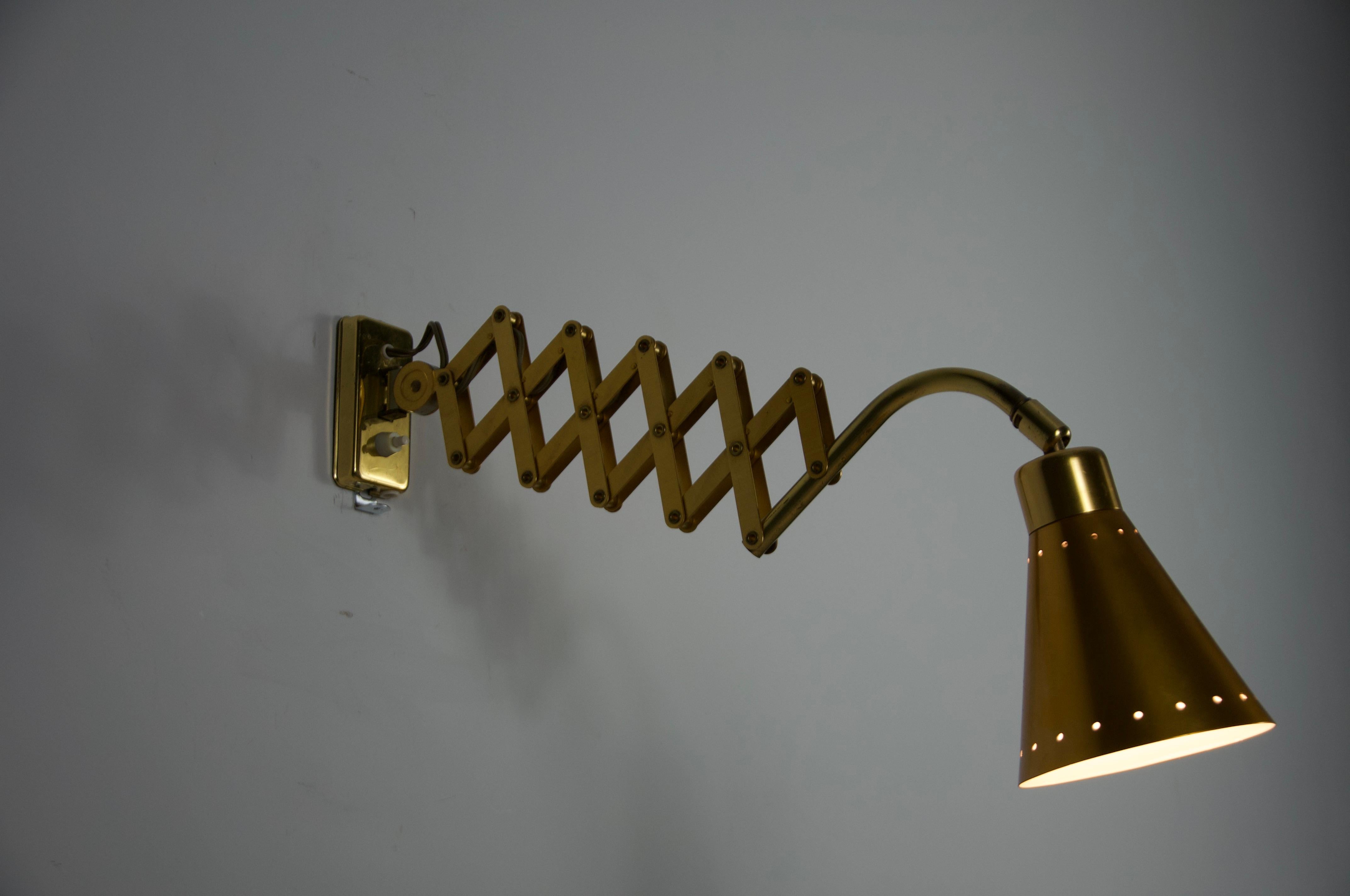 Lampada da parete a forbice in ottone, Germania, anni '70 in vendita 9