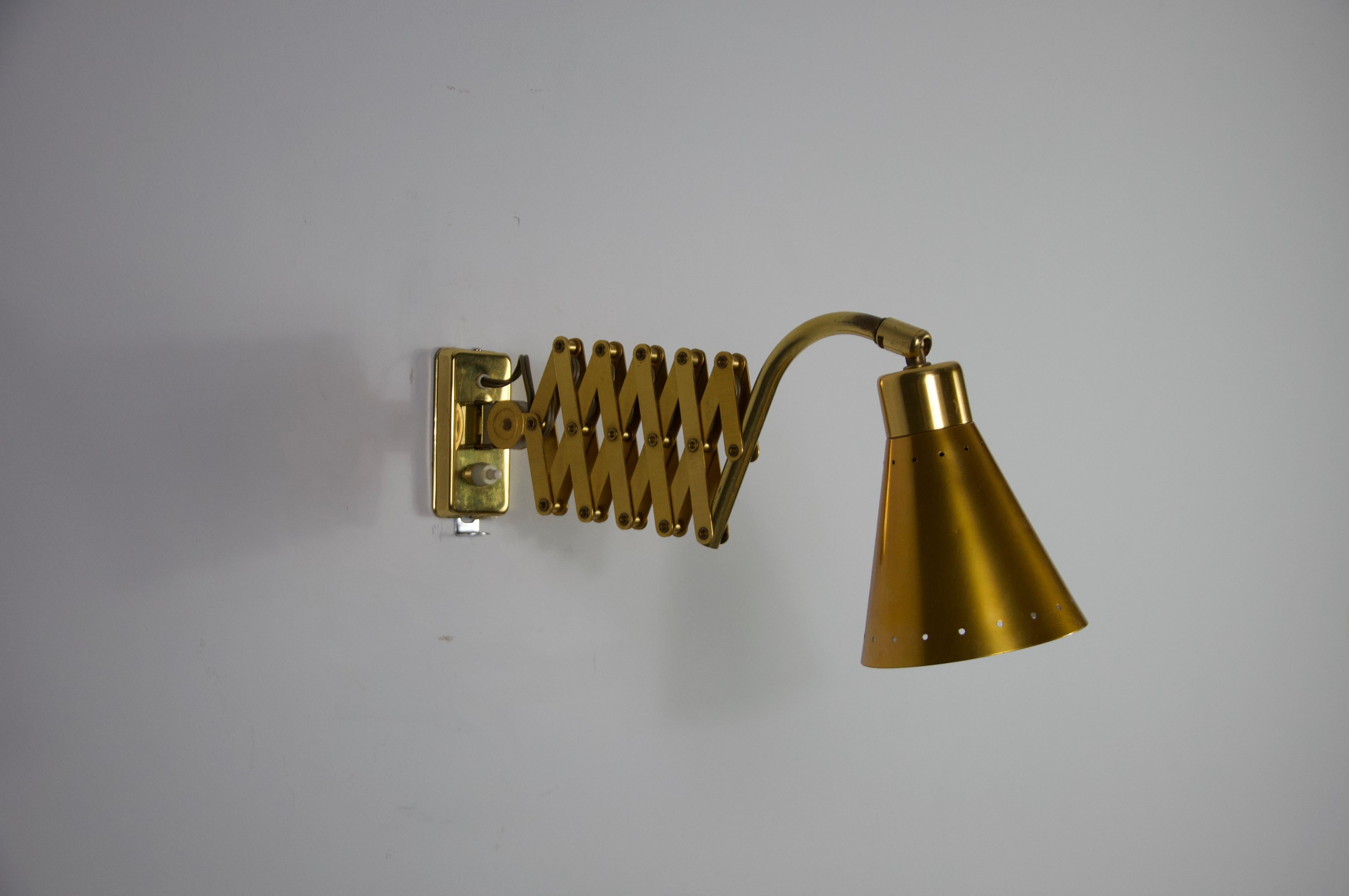 Hollywood Regency Lampada da parete a forbice in ottone, Germania, anni '70 in vendita