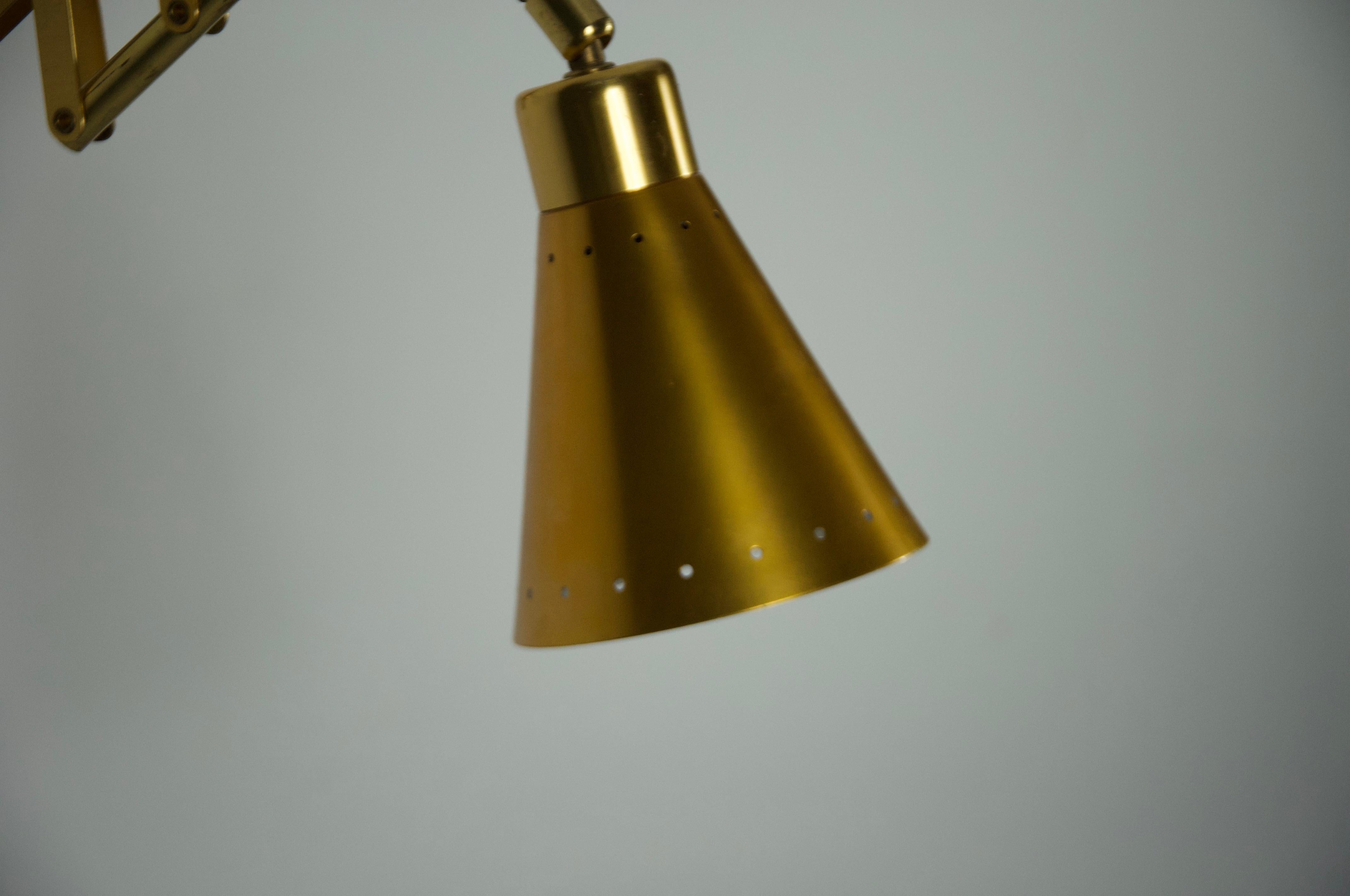 Fine XX secolo Lampada da parete a forbice in ottone, Germania, anni '70 in vendita