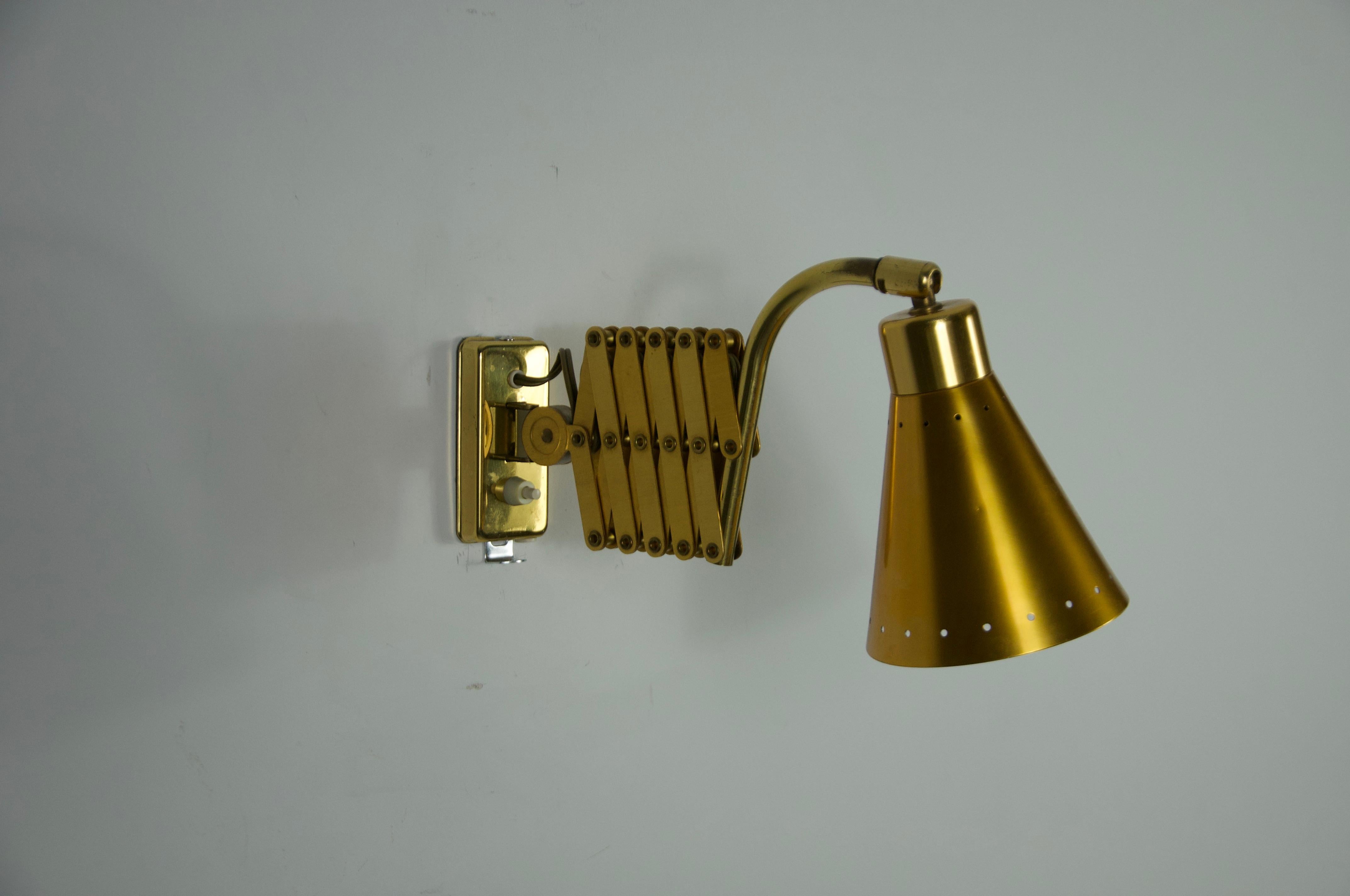 Lampada da parete a forbice in ottone, Germania, anni '70 in vendita 2