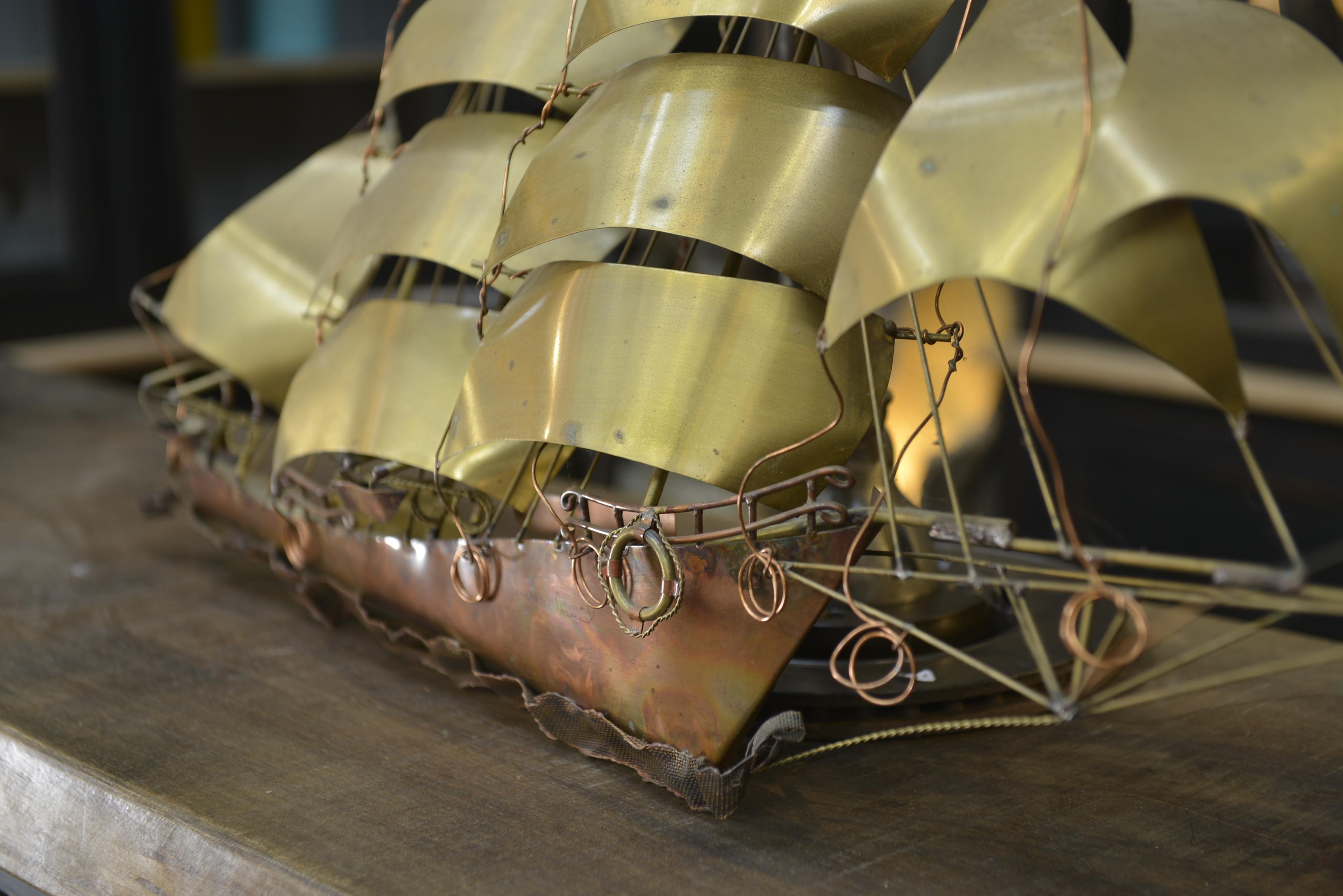 Brass Sconce Boat Sculpture by Daniel d'Haeseleer, circa 1970 In Good Condition For Sale In Roubaix, FR