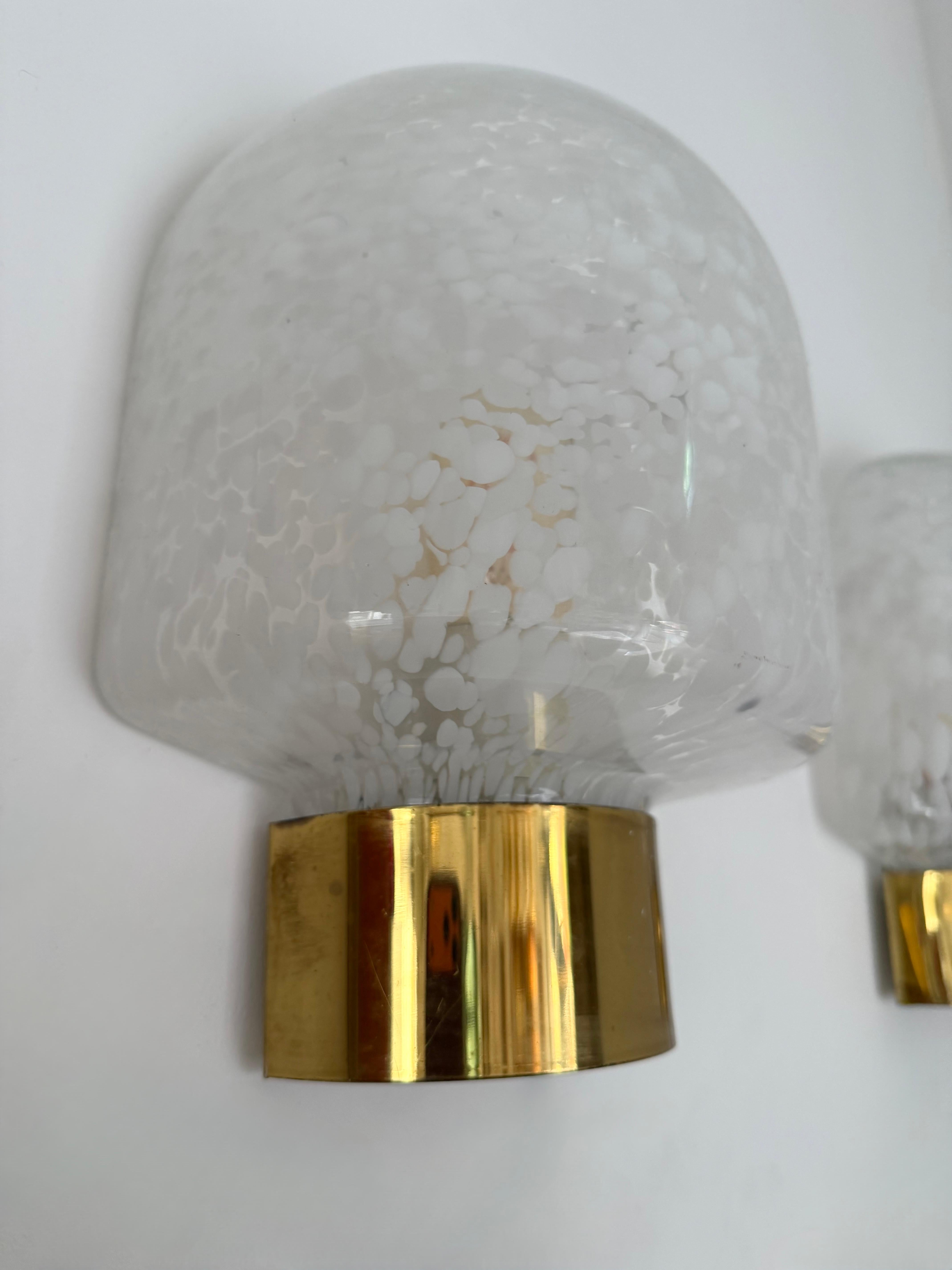 Lámpara de latón y cristal de Murano moteado blanco by ITRE, Italia, 1970s en venta 3