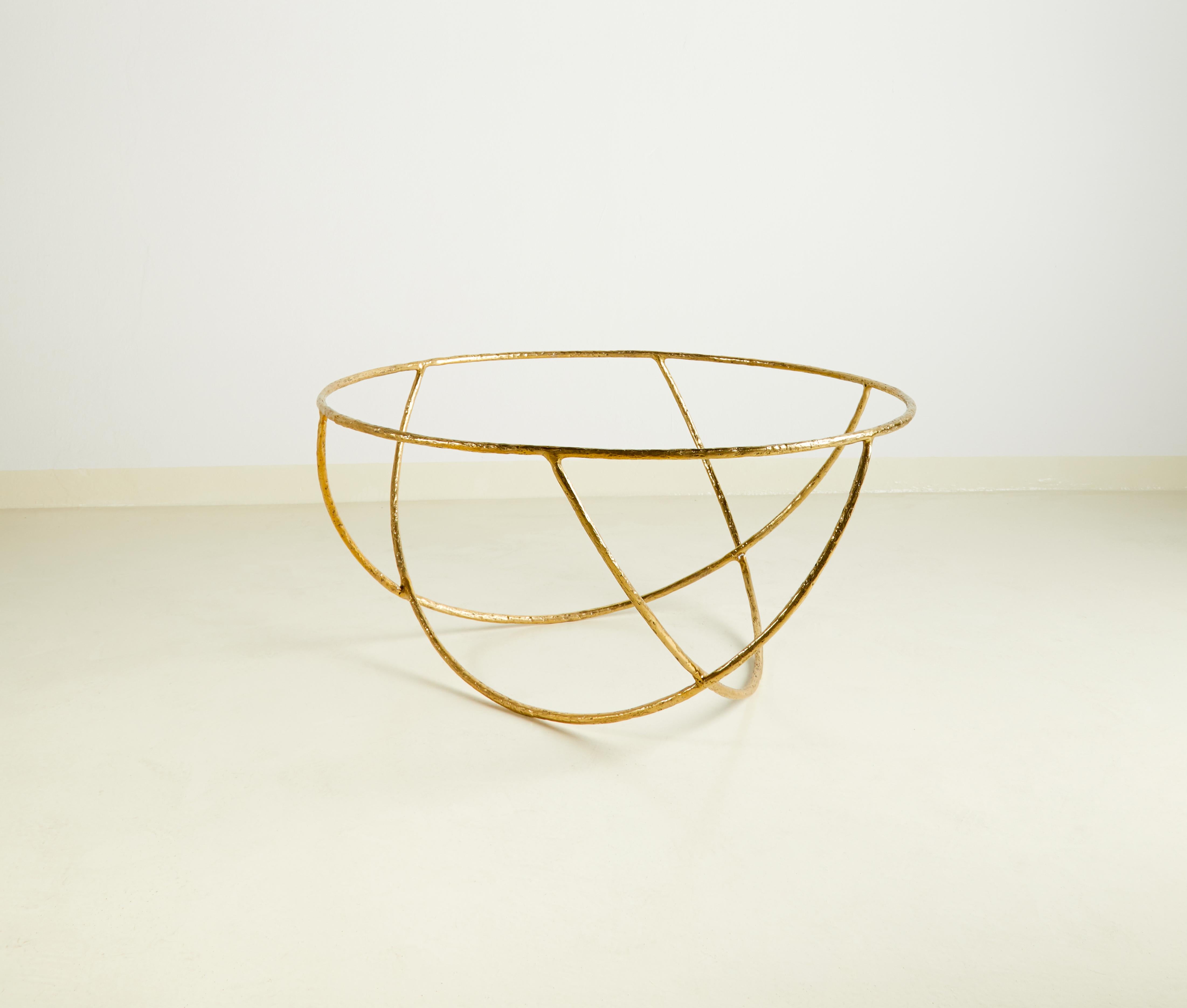 Brass sculpted console table, gold basket, Misaya
Dimensions: W 92 x L 92 x H 43 cm
Hand-sculpted brass table.
Sold without the glass top.