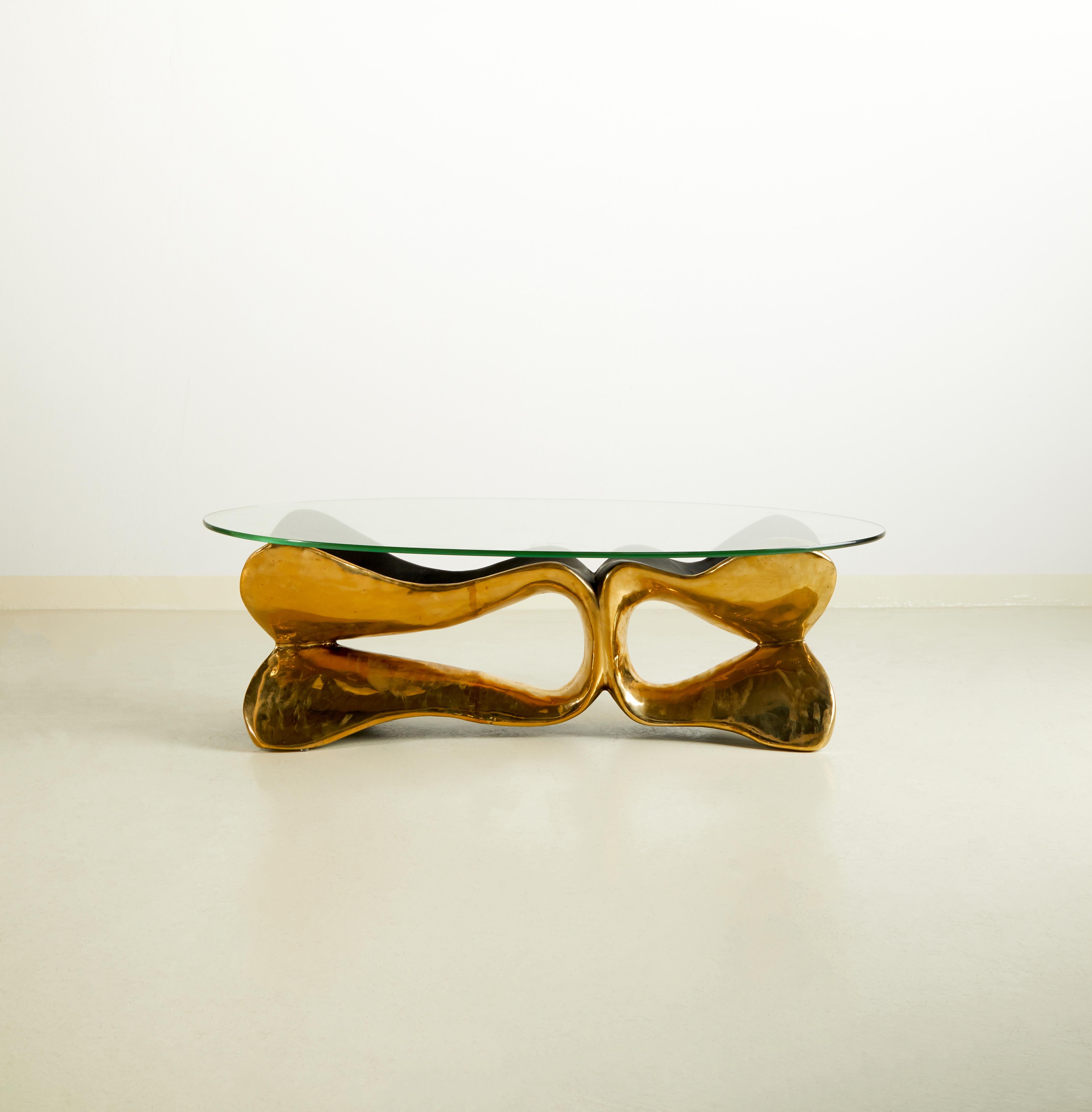 Brass sculpted console table - Homage to Cesar's compression - Misaya
Dimensions: W 100 x L 30 x H 36 cm
Hand-sculpted brass table.
Sold without the glass top.