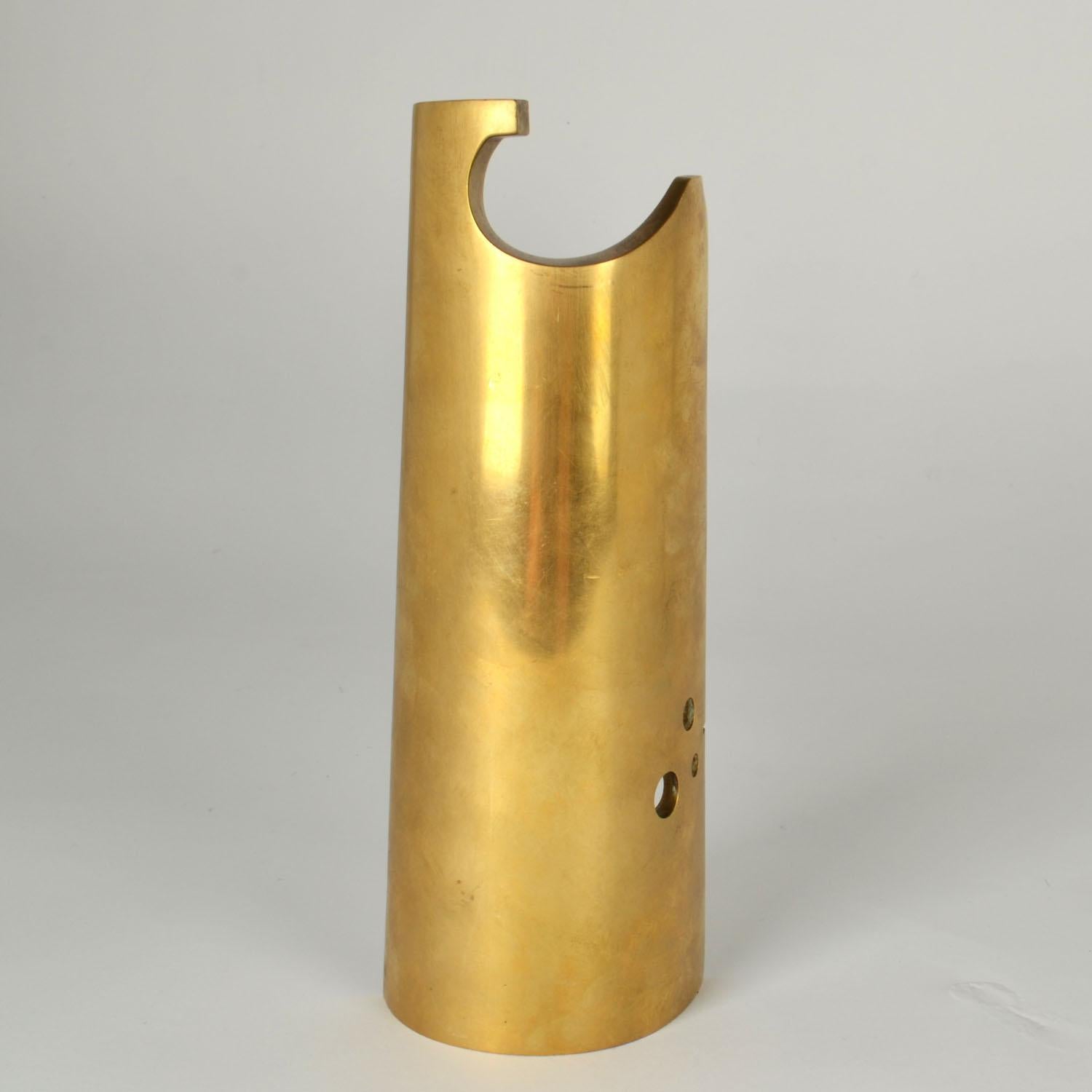 Scultura astratta in ottone che raffigura una figura ammantata si Olandese anni '70