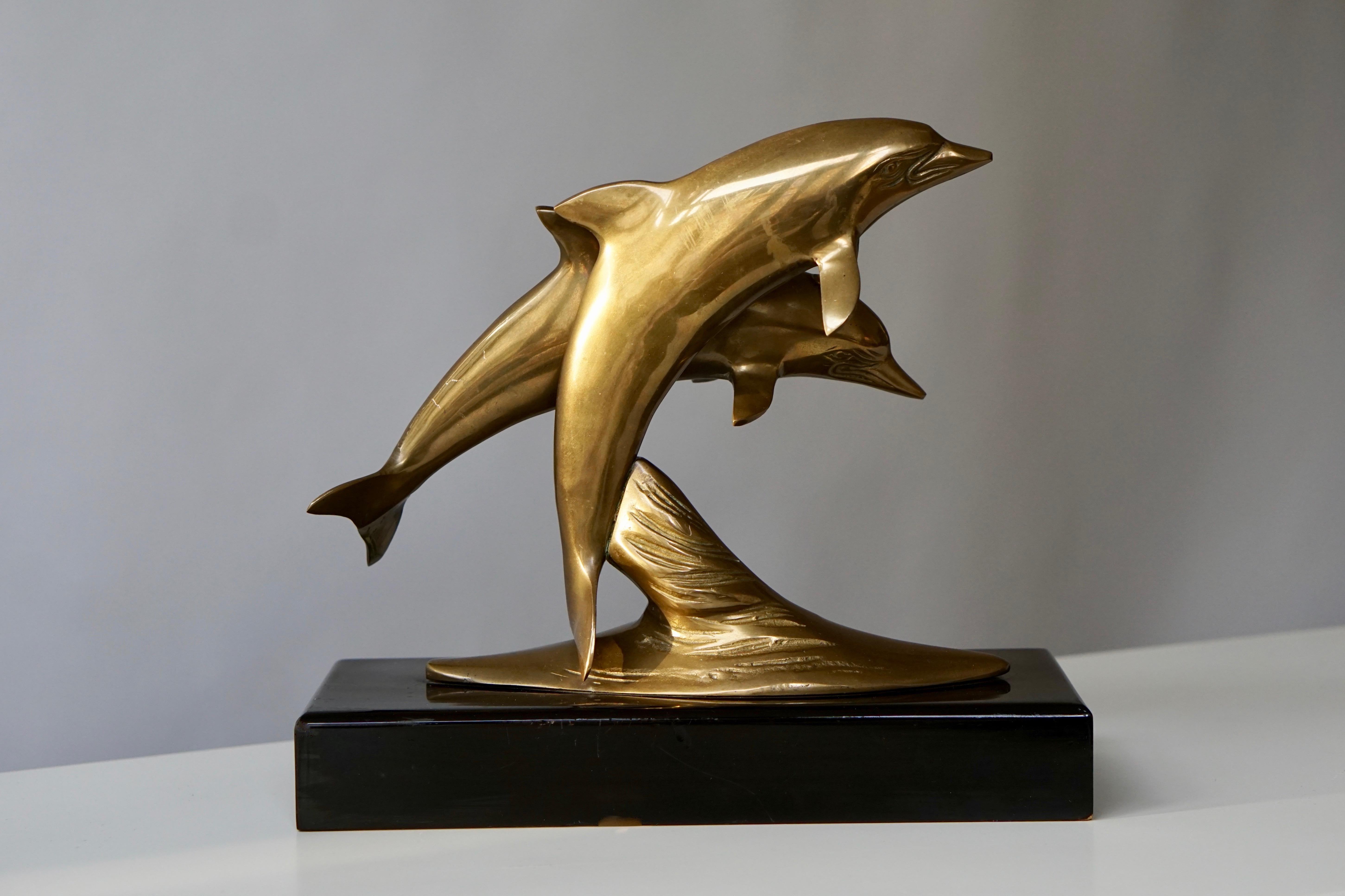 Brass Sculpture of Dolphins In Good Condition For Sale In Antwerp, BE