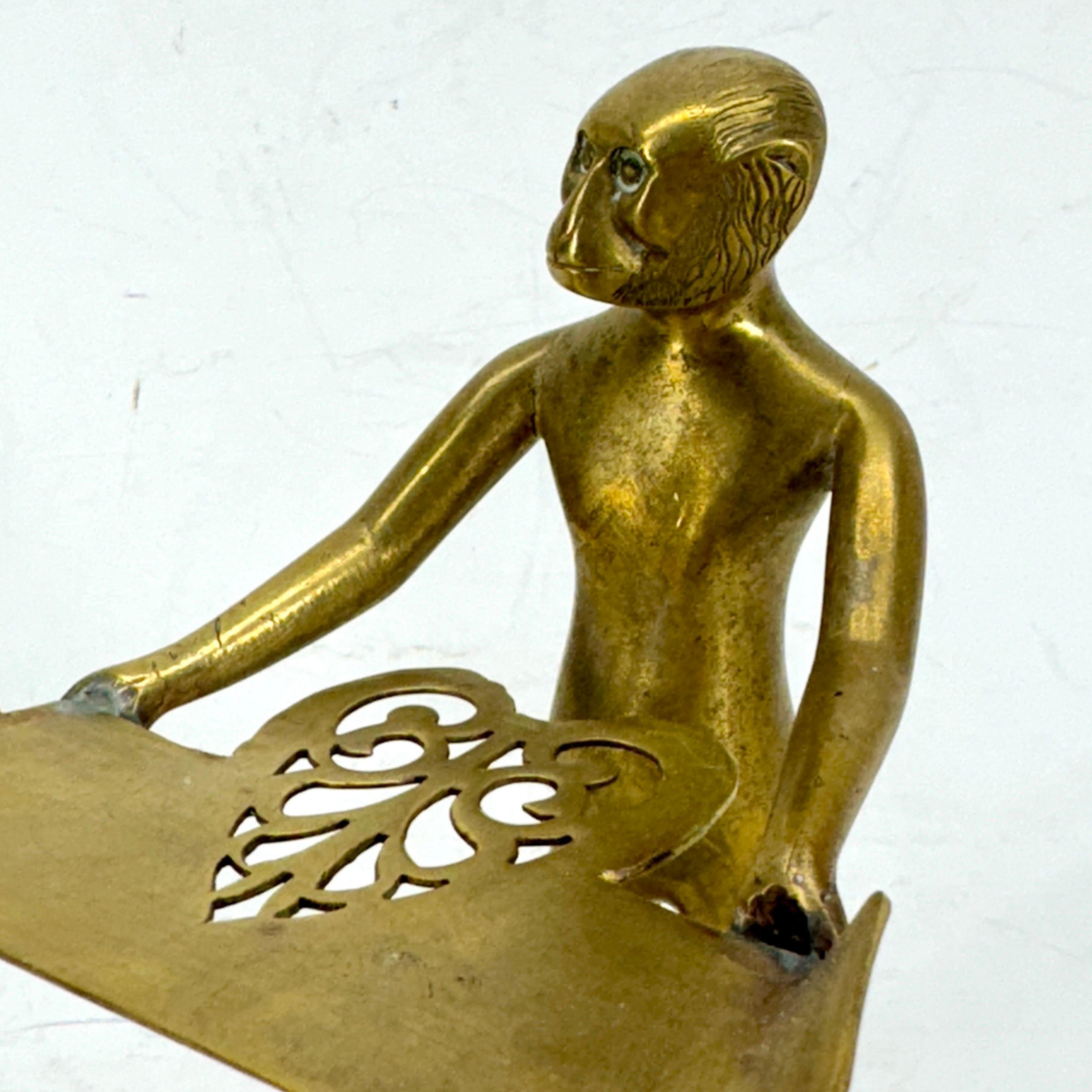 Brass Sculpture of Monkey Holding Business Card Holder, Late 19th Century  For Sale 4