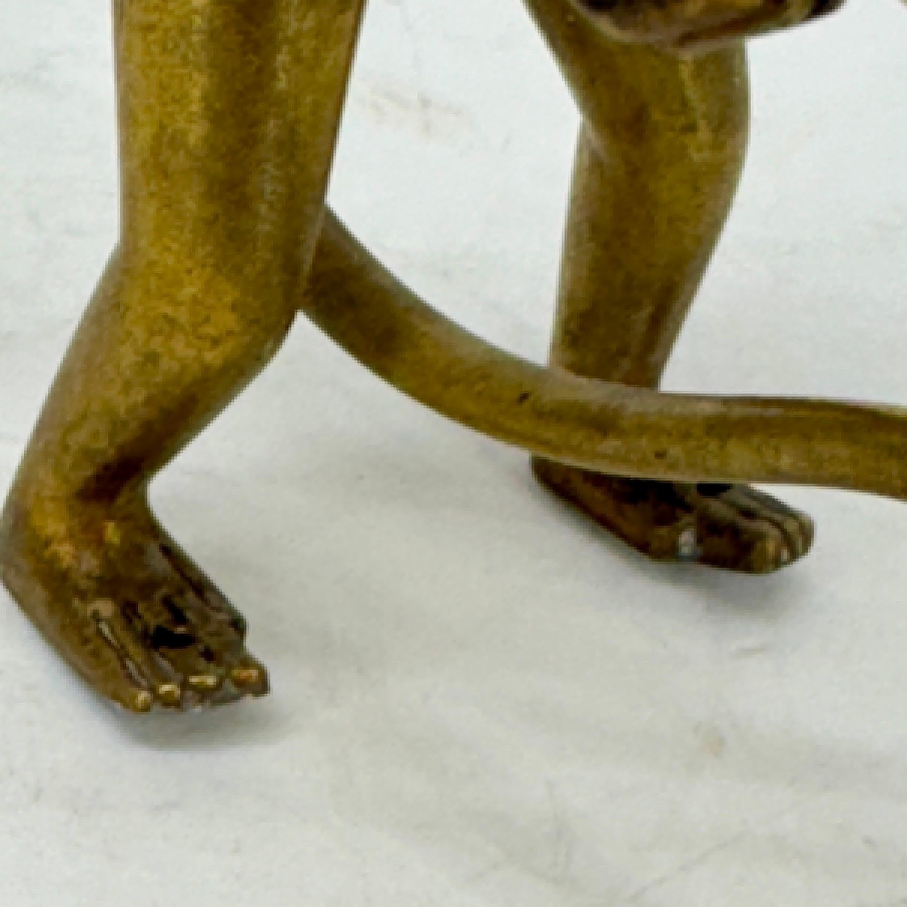Messing-Skulptur eines Affen, der Business-Kartenhalter hält, spätes 19. Jahrhundert  im Angebot 5