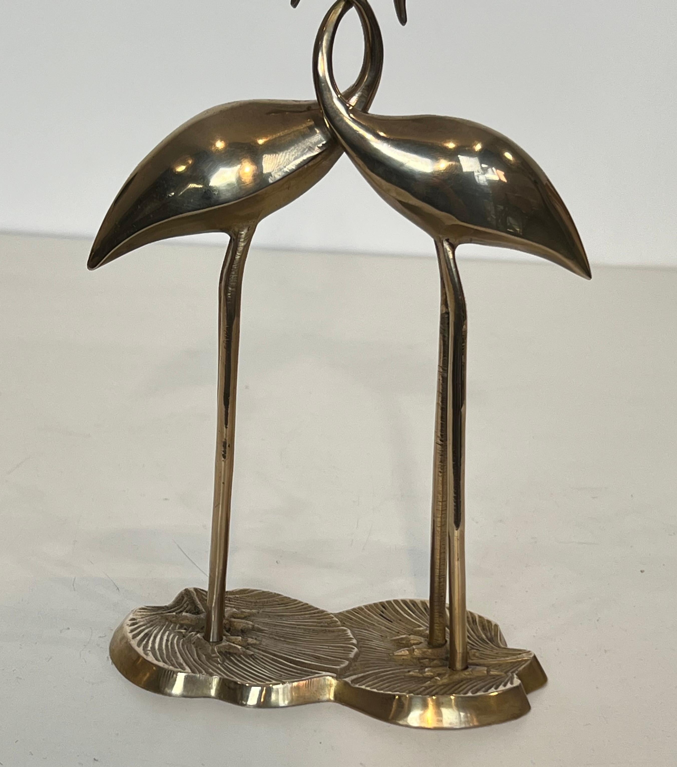 Sculpture en laiton représentant deux oiseaux enlacés en vente 1