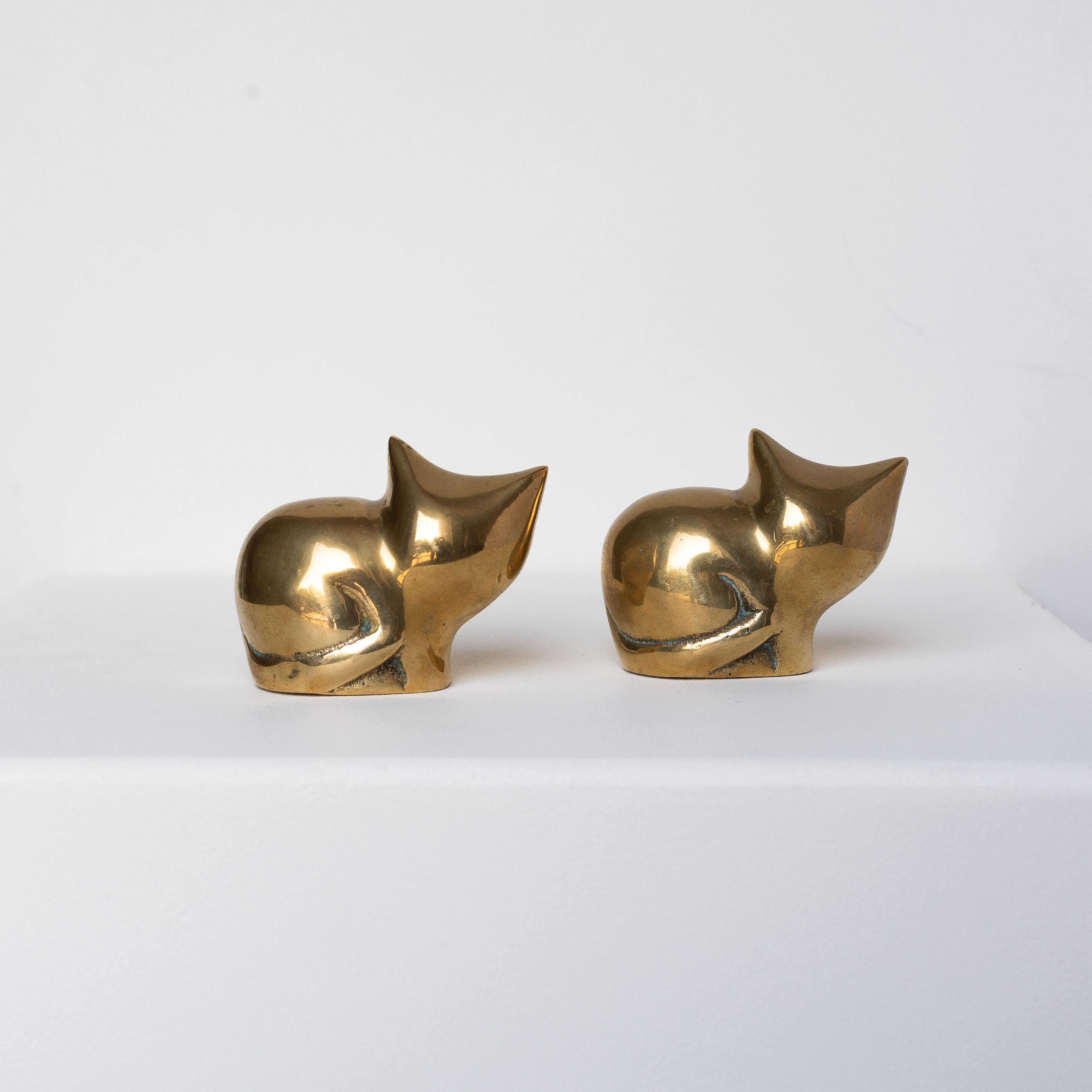 Français Sculptures ou serre-livres en laiton, paire de chats, France 1970