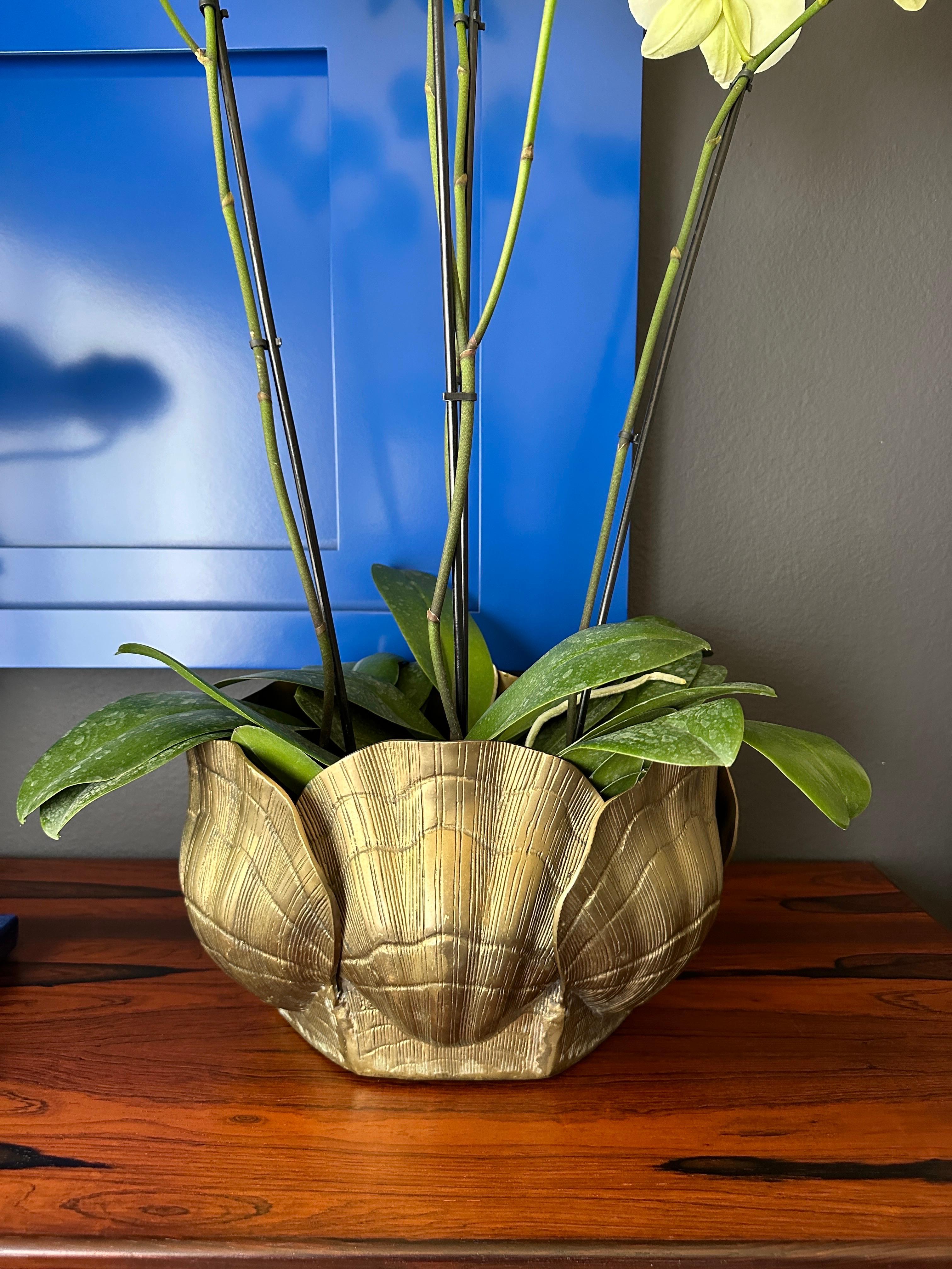 Brass Sea Shell Oval Planter In Good Condition In North Hollywood, CA