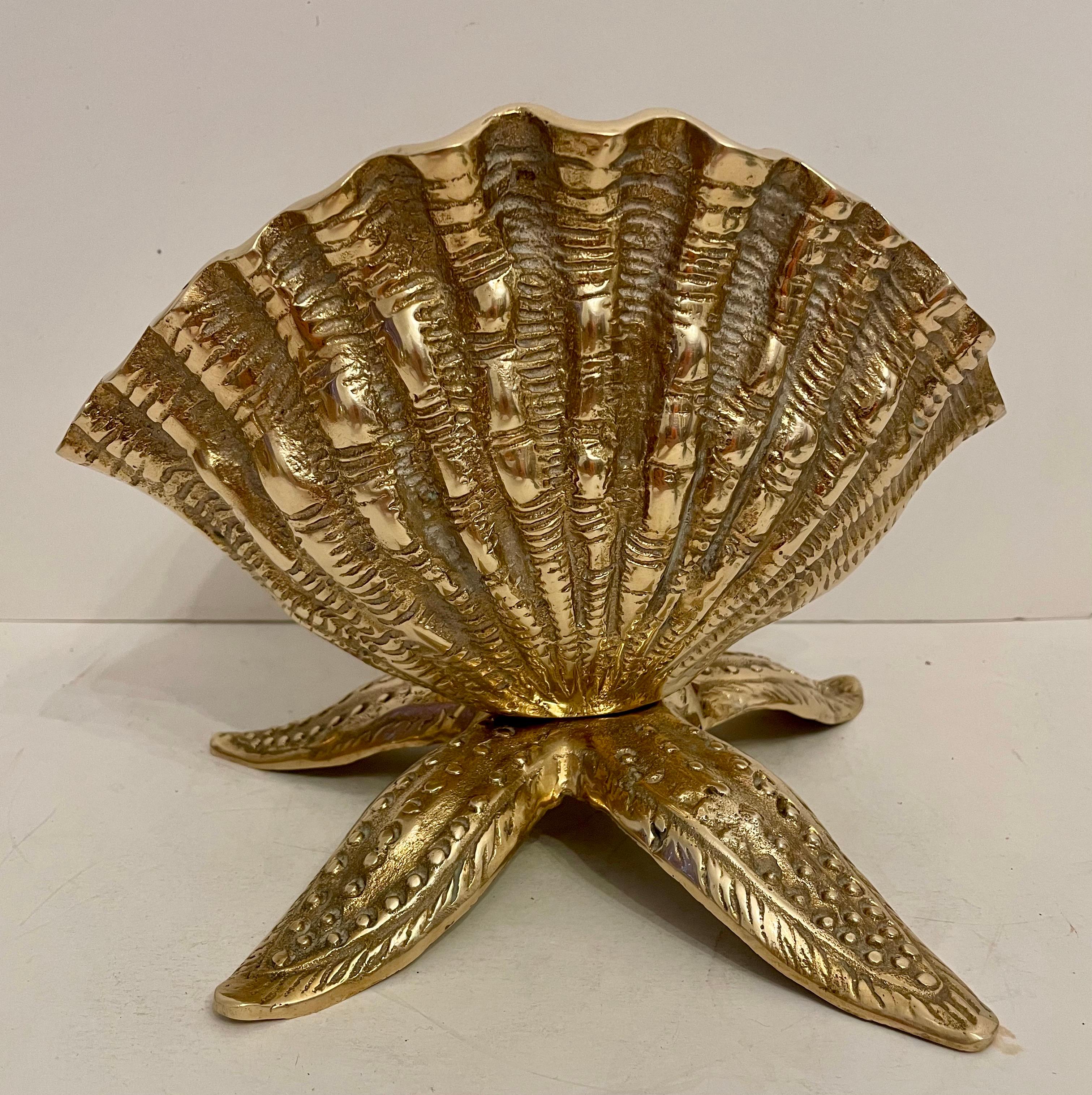 Calco Fioriera Nautilus in ottone con conchiglia su base a stella marina in vendita