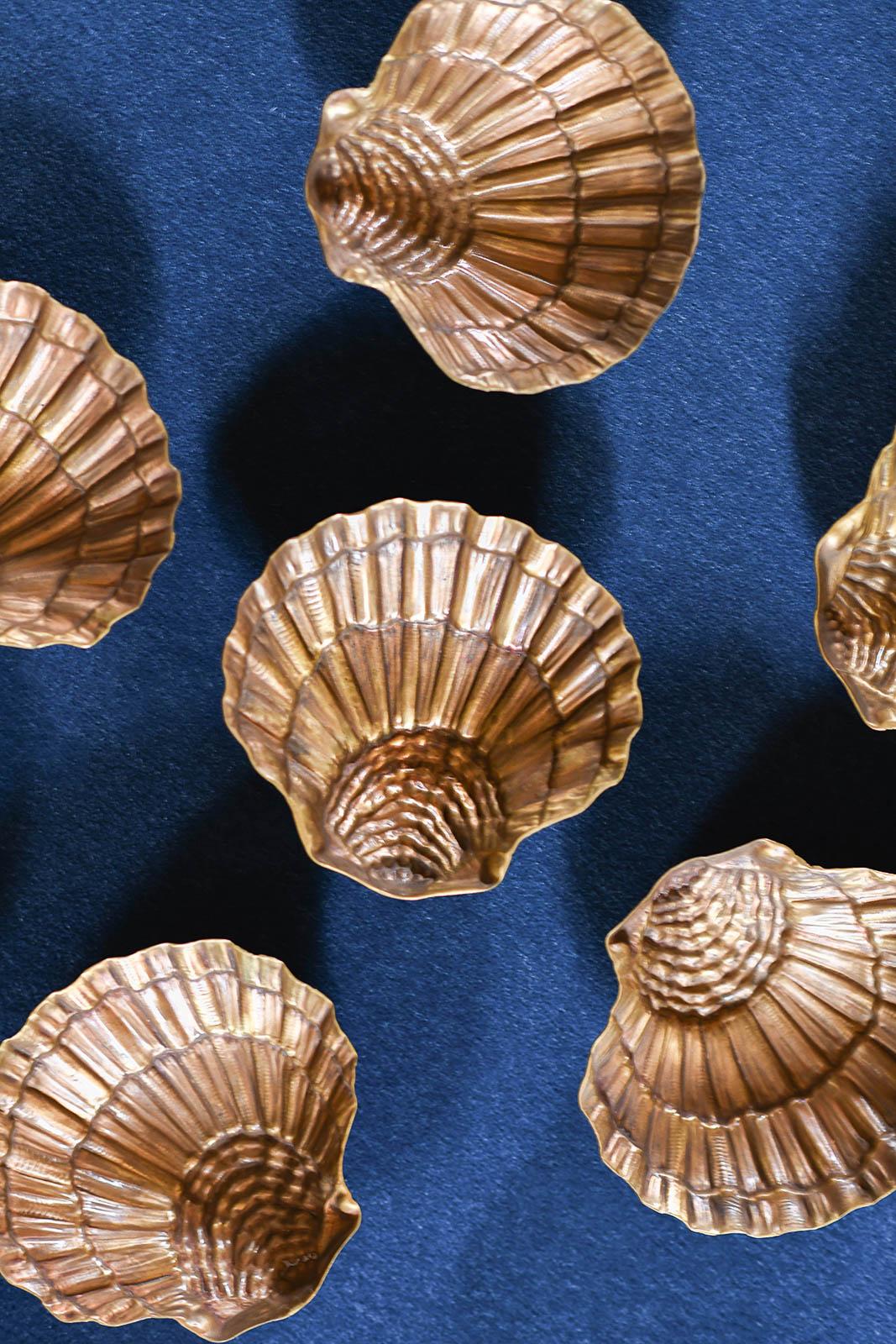 Muschelaschenbecher aus Messing Edizioni Molto, 1970er Stil (21. Jahrhundert und zeitgenössisch) im Angebot