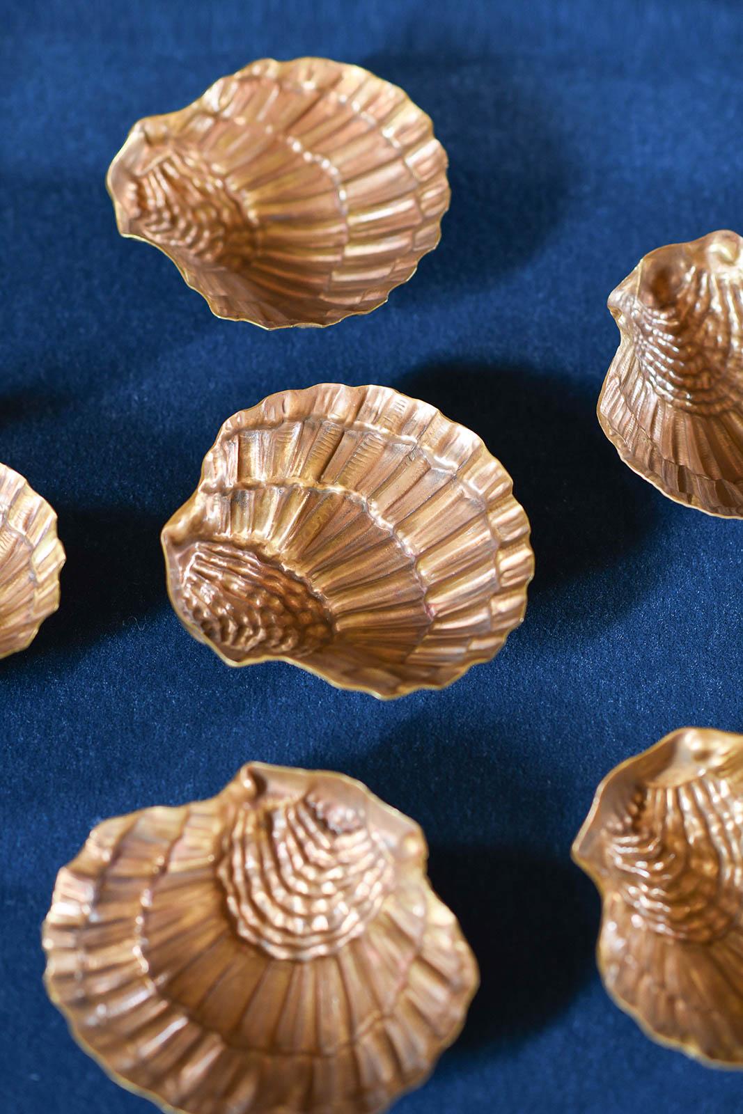 Muschelaschenbecher aus Messing Edizioni Molto, 1970er Stil im Angebot 1
