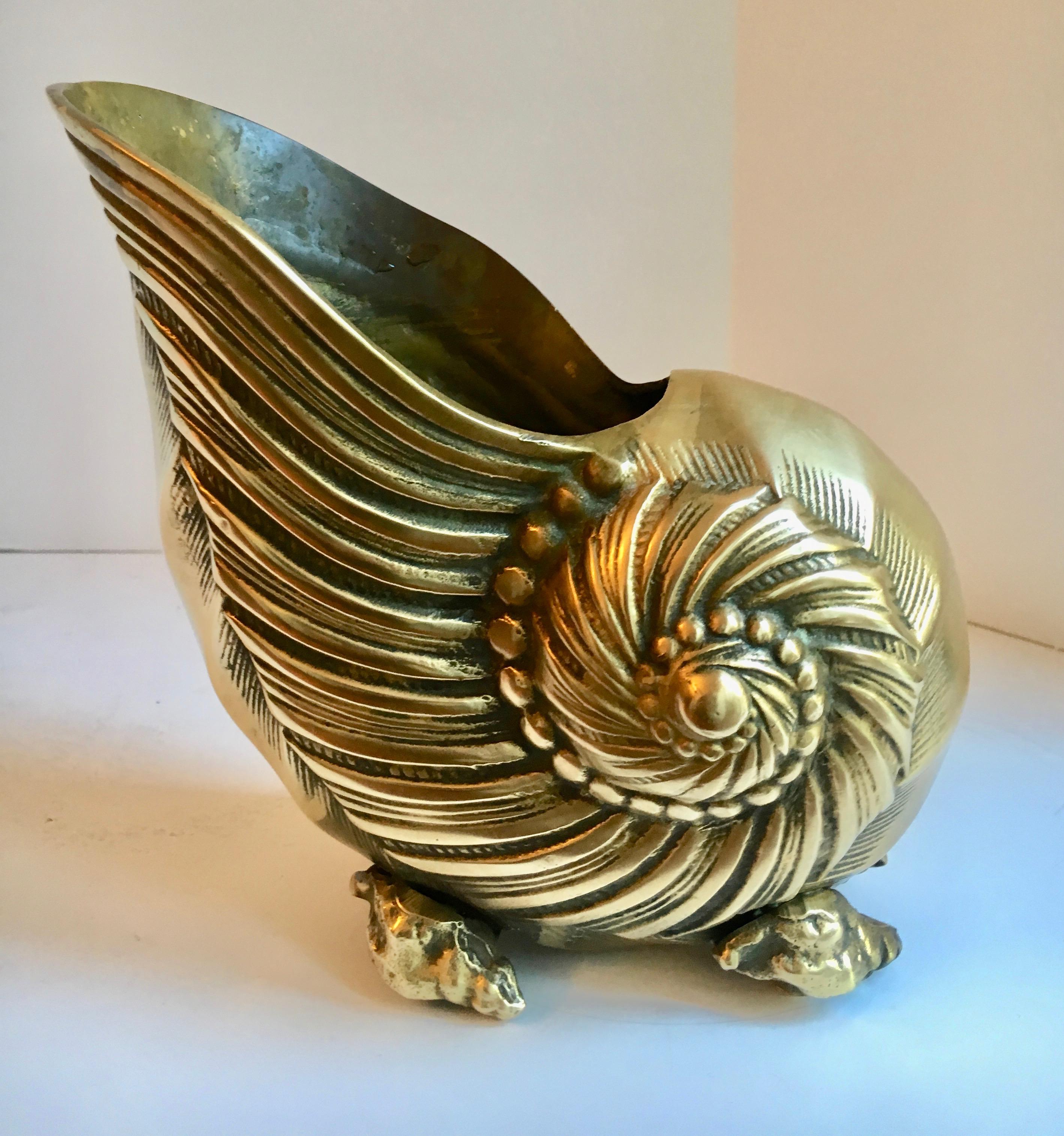 Brass Shell Cachepot Planter In Excellent Condition In Los Angeles, CA