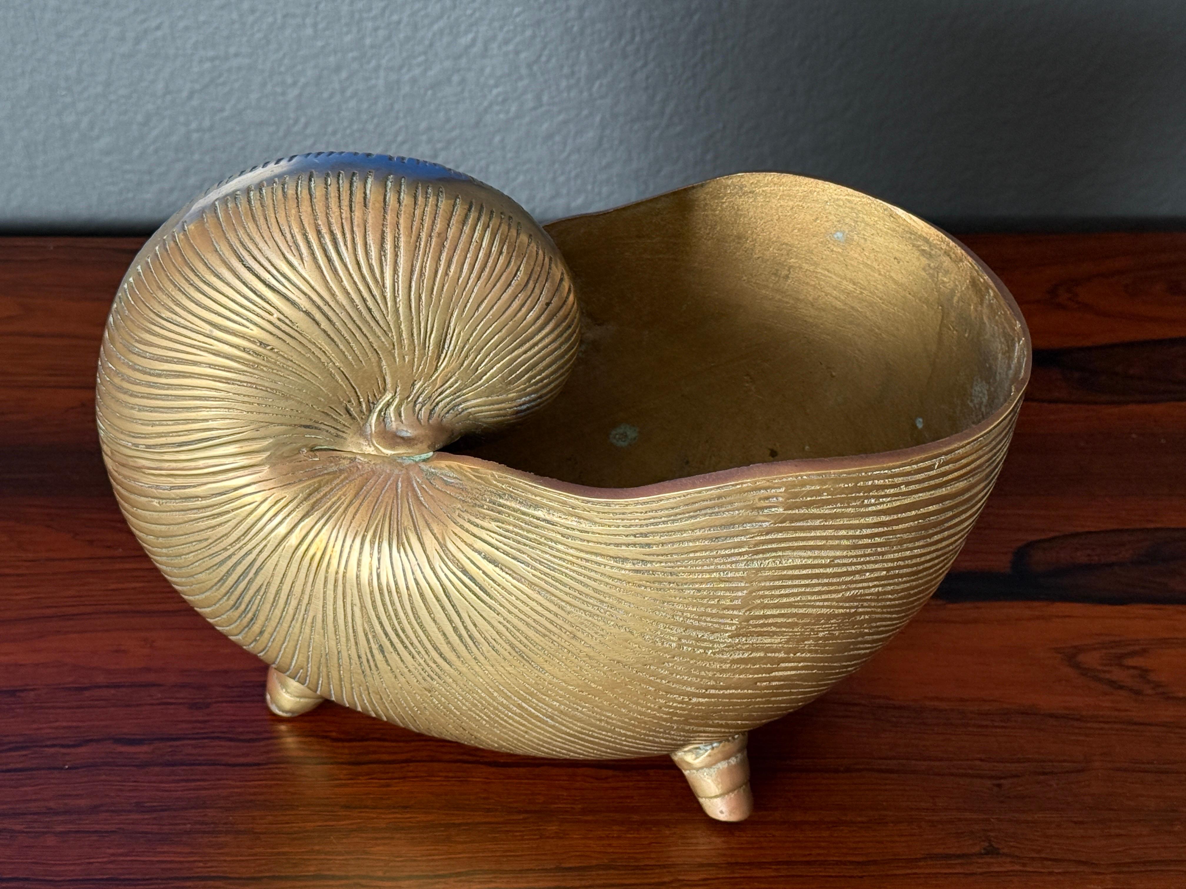 Brass Shell Conch Planter In Good Condition For Sale In North Hollywood, CA