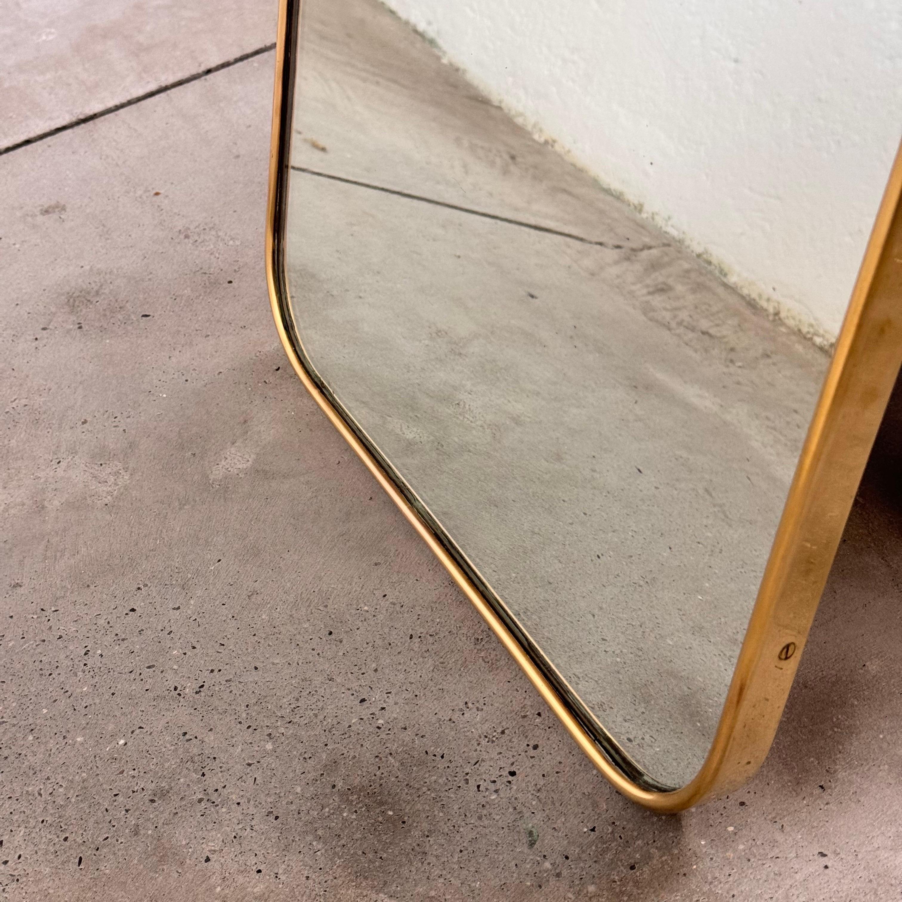 Brass Shield Mirror with Randaccio Design Attributed to Gio Ponti, 1950s In Good Condition For Sale In Bagnolo Mella, Brescia