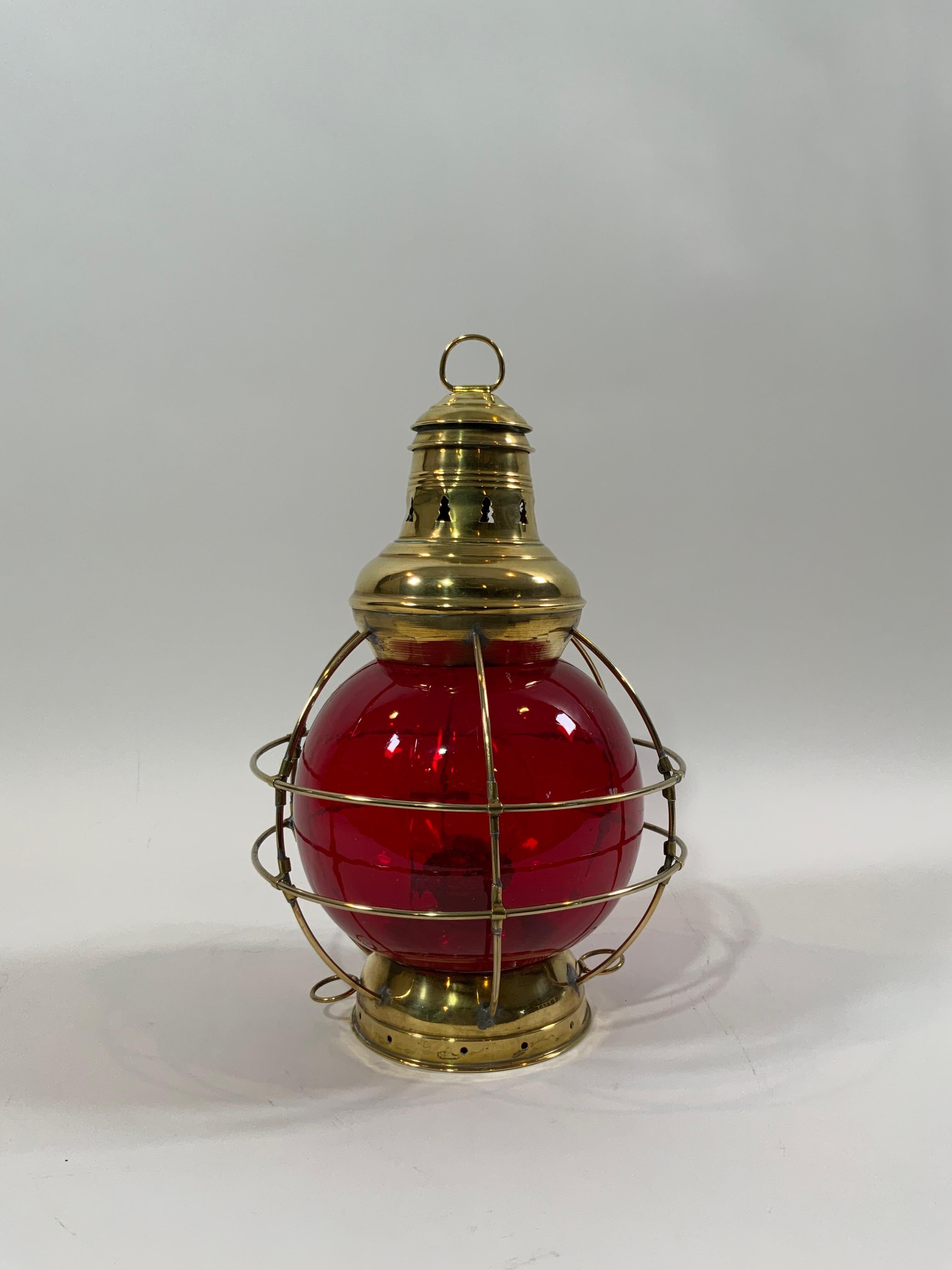 Brass Ships Onion Lantern In Good Condition For Sale In Norwell, MA