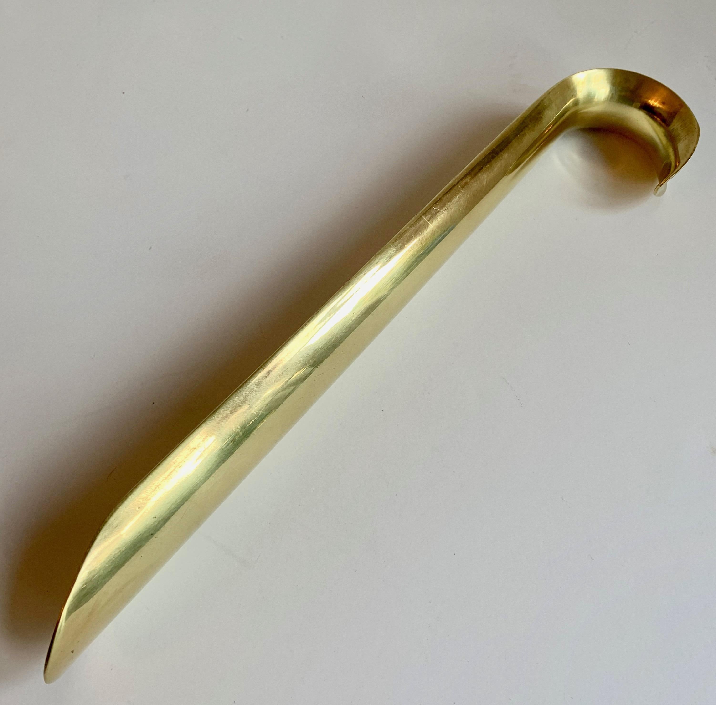 Brass Shoe Horn In Good Condition In Los Angeles, CA