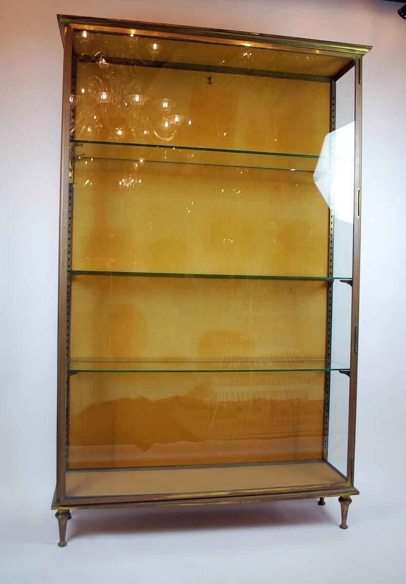 Brass Showcase, with 3 Glazed Sides In Good Condition In Brussels, BE