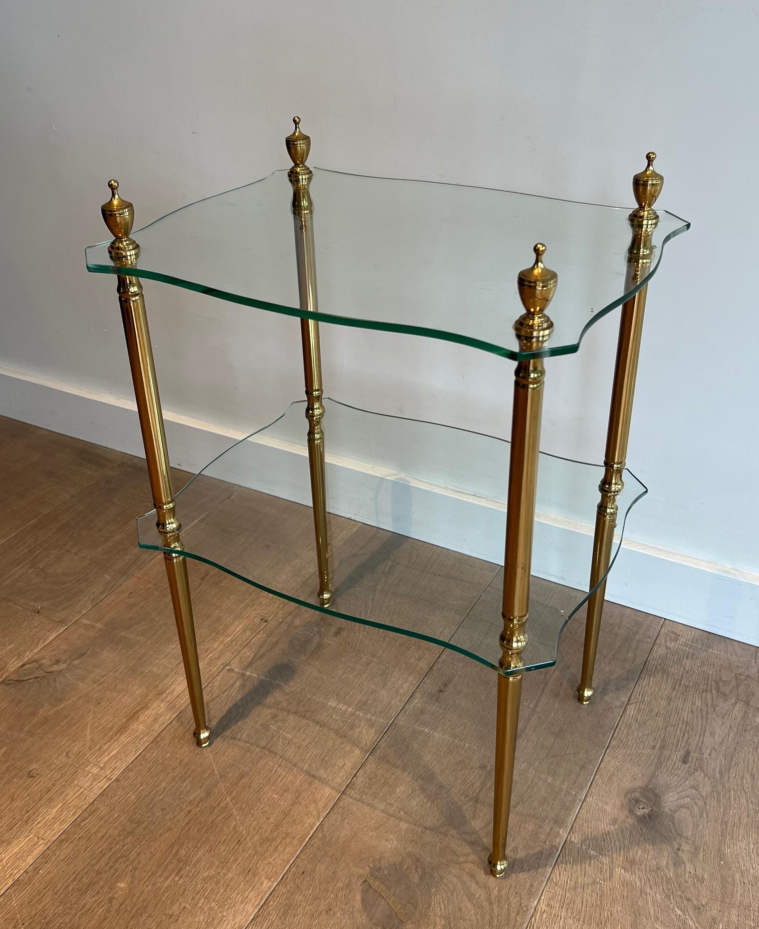 Beistelltisch aus Messing mit 2 Glasablagen. Französisches Werk, Maison Jansen, um 1940 im Angebot 7