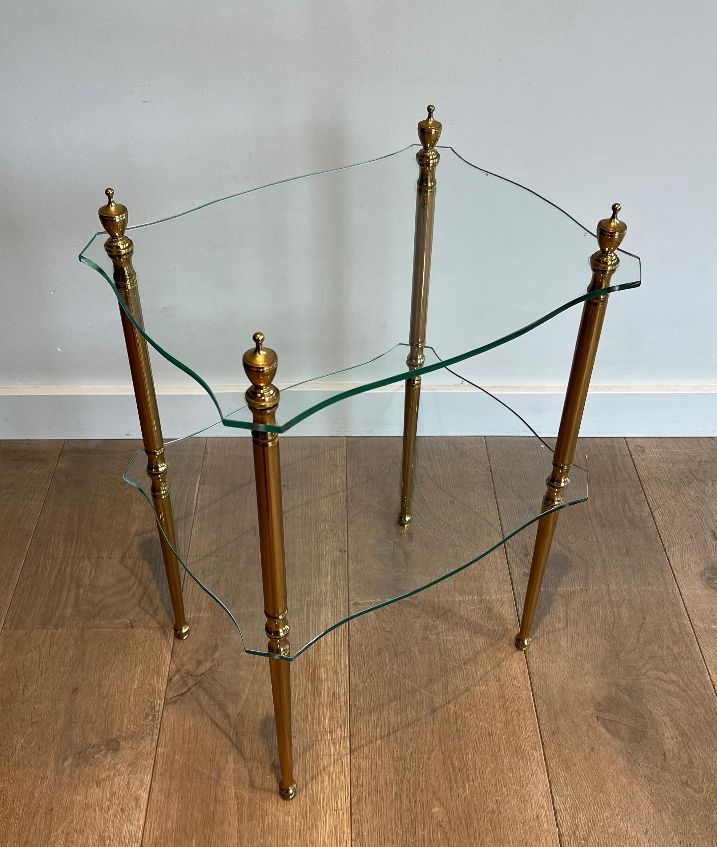 Beistelltisch aus Messing mit 2 Glasablagen. Französisches Werk, Maison Jansen, um 1940 im Zustand „Gut“ im Angebot in Marcq-en-Barœul, Hauts-de-France