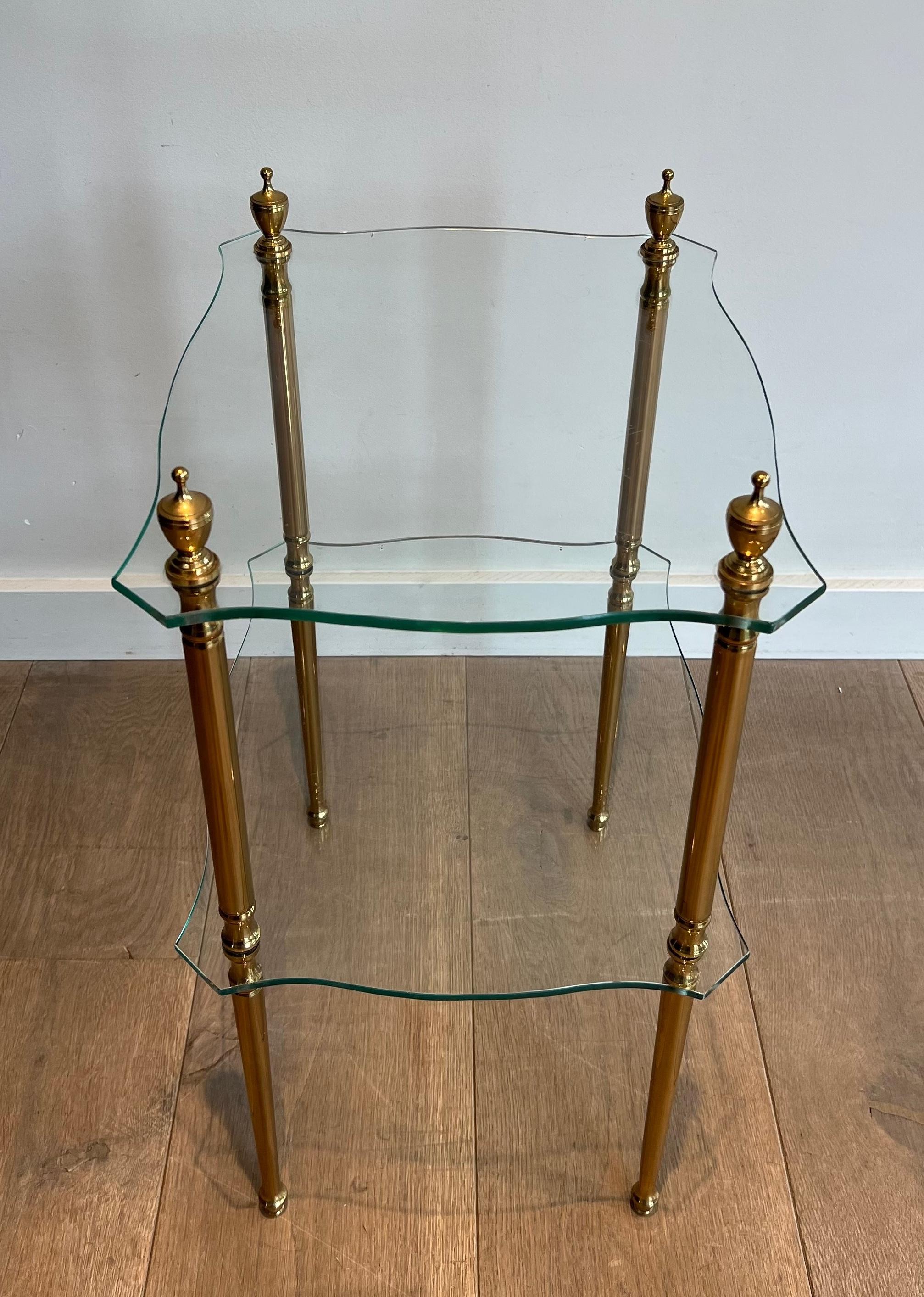 Beistelltisch aus Messing mit 2 Glasablagen. Französisches Werk, Maison Jansen, um 1940 im Angebot 2